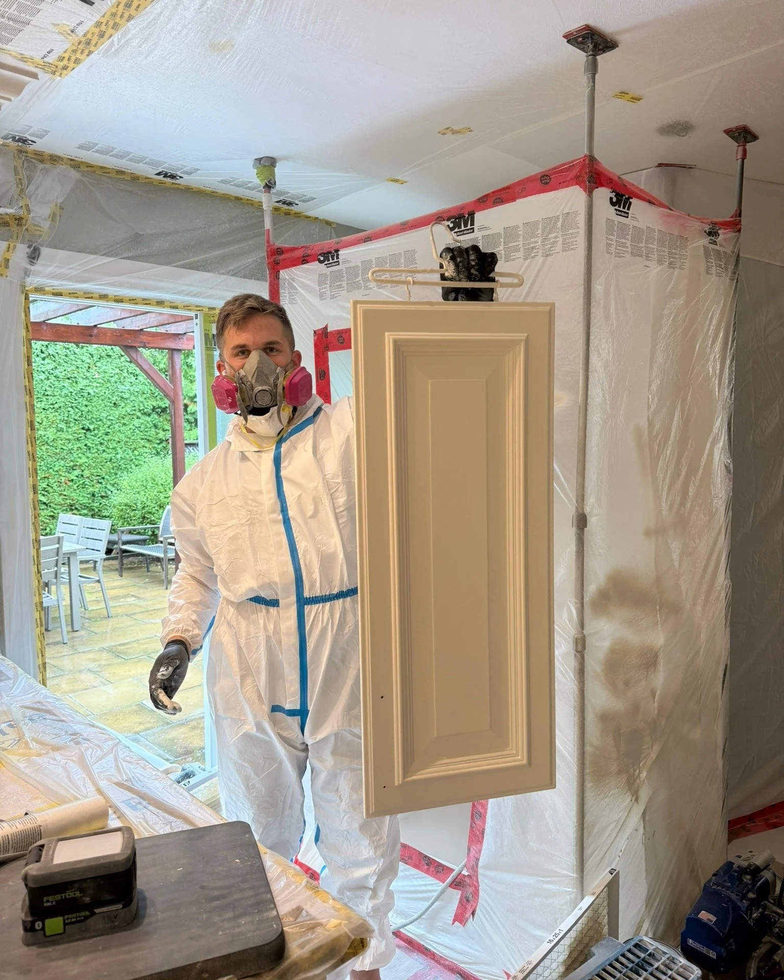 Day 4 of a 5 day cabinet painting project in CDA ✨
Sanded primer and sprayed two coats of the new color today. This is where everything comes together and the kitchen really starts to transform 🎨

Final day reveal coming next. Reach out anytime for 