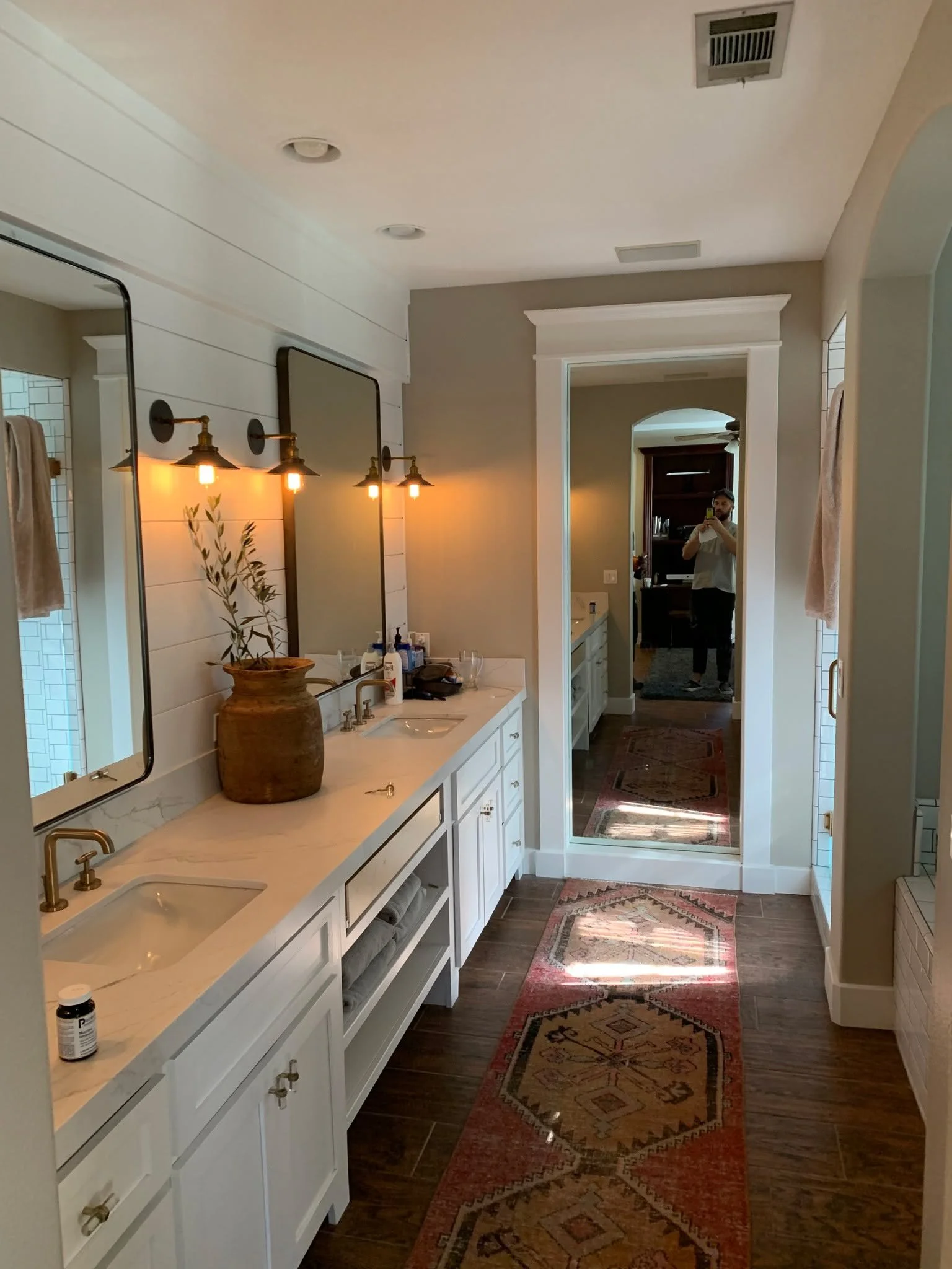 🪄✨This was a really fun project from start to finish. A proper tune-up and fresh paint went a long way in bringing this bathroom back to life. We added new trim, installed shiplap on the walls, and finished everything off with a smooth Renner 765 sp