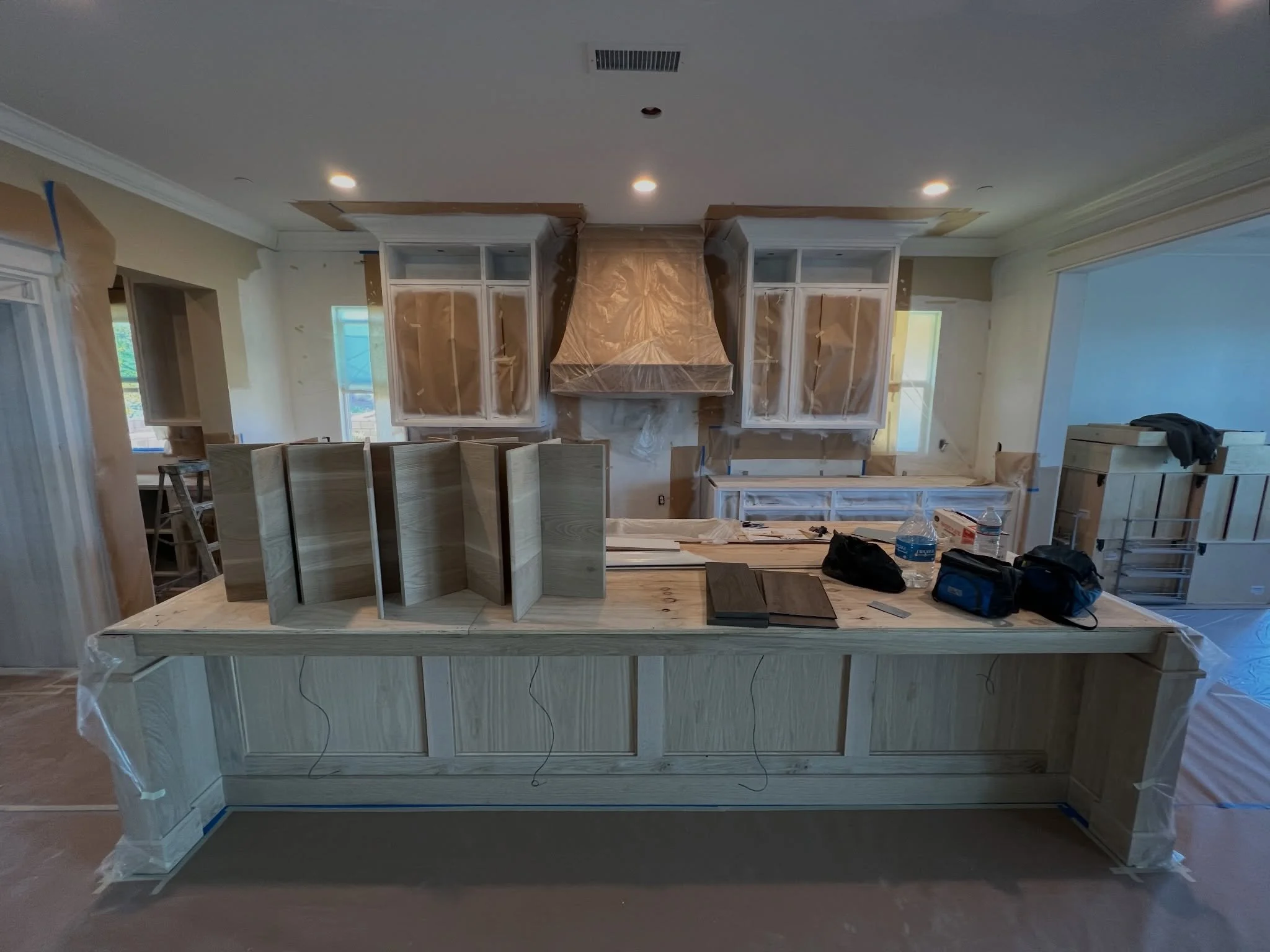 Before &rarr; After ✨ This kitchen went from raw wood to a clean, modern white and we couldn&rsquo;t be happier with how it turned out! 

The homeowner loved the result so much, they&rsquo;re having us come back to paint all the vanities in the house