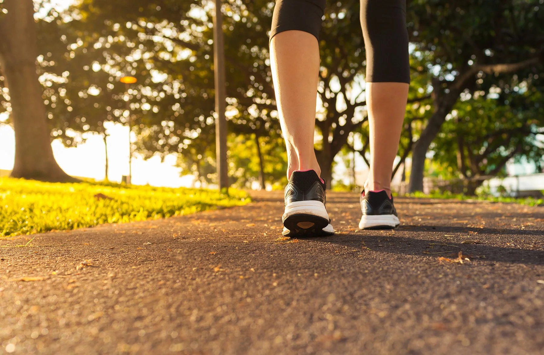 Laser Therapy vs. Traditional Meds: A New Era for Pain Management