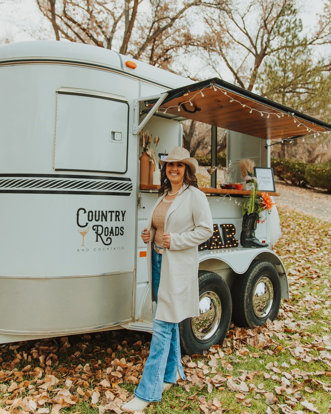 Country Roads and Cocktails was created by Charisse with one goal in mind.
To bring something elevated, thoughtful, and unforgettable to celebrations in the Four Corners area. 🤍

 #countryroadsandcocktails #farmingtonnm #durangocolorado #mobilebar #