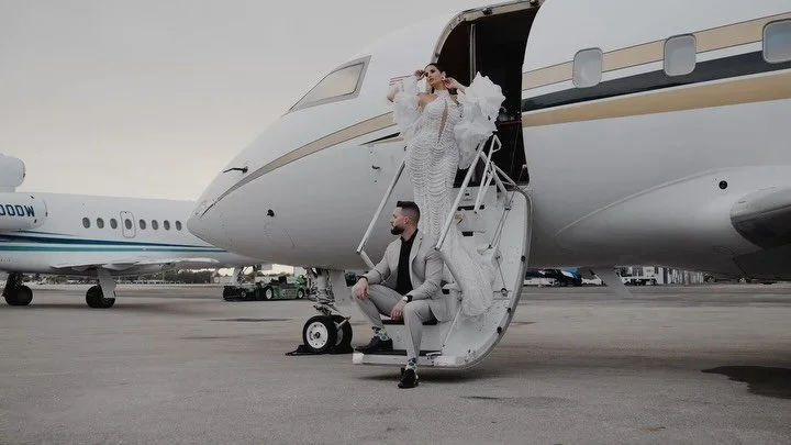 👉🏼 Slide to experience EPIC &lsquo;I do&rsquo; energy 🤩

Filmed with 🤍 by @alaguacinema for @claudiao1o &amp; @ozzy6d2.

✨Cheers to a lovely team:
@designerzambrano_ 
@galialahav @glbrides 
@abnerireyes
@villaparaisomiami 
@thehouseofsuitsmiami
@