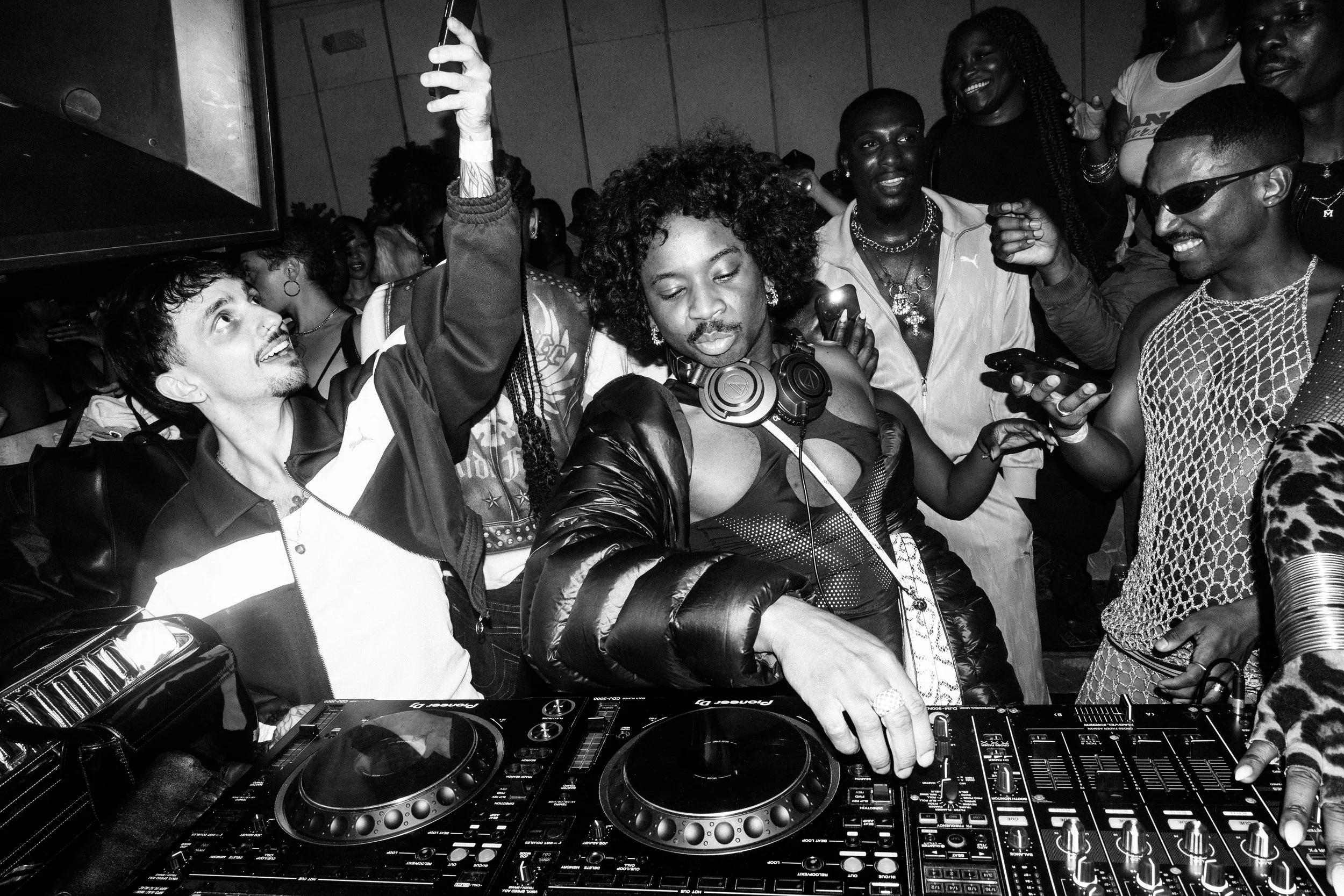 H0L0-BROOKLYN-PARIS-PRETO-NOVO-DJ-PUMA-MYLES-LOFTIN-MECCANYC-OFFICE1102-O1102