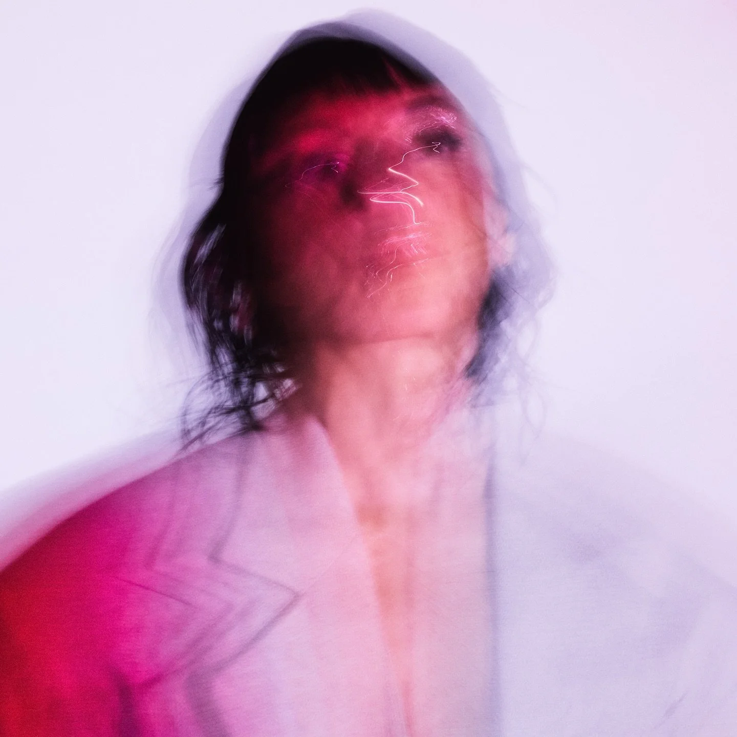 Te llevo siempre en mi maleta 🧳 a veces es ligera a veces pesa &hellip; #LaMaleta Nov/7