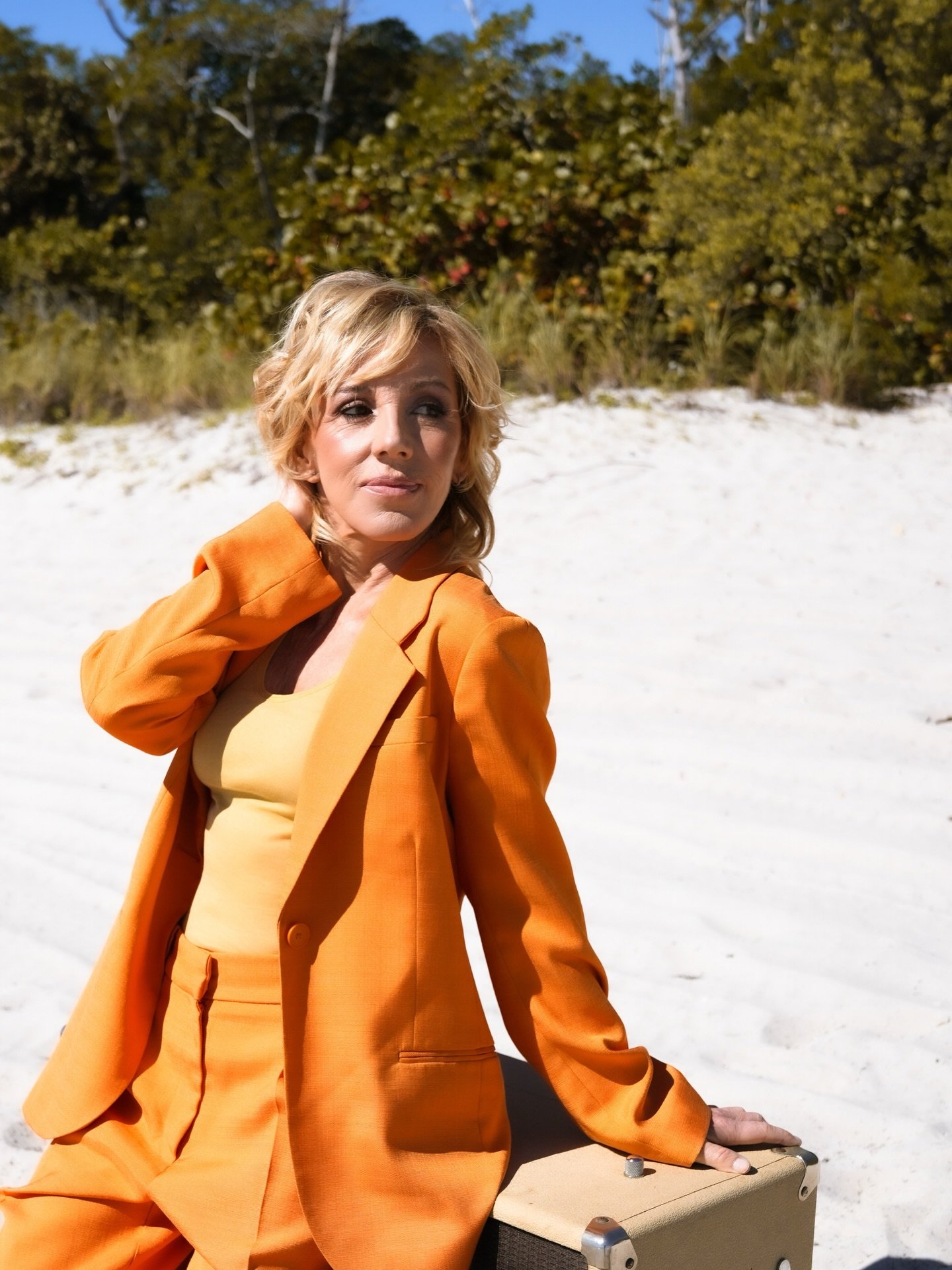 Cuando ya se acercaba la salida del disco sent&iacute; que el resto de canciones, las que no iban a ser sencillos, tambi&eacute;n merec&iacute;an su protagonismo y su videito, y de la mano de @mr.bgarcia pude cumplir mi deseo&hellip; 
Berni, gracias 