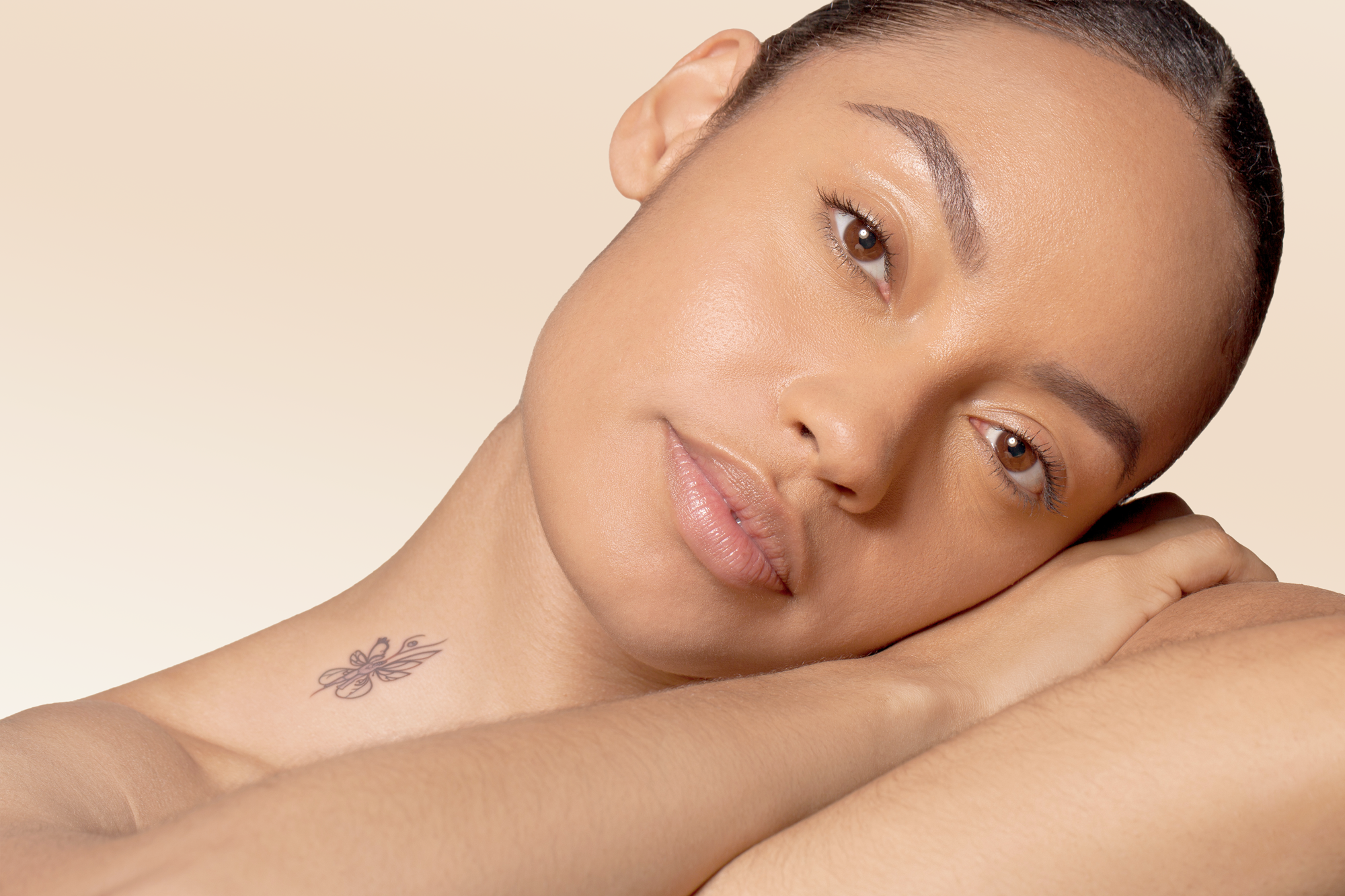 Latina-woman-face-neck-tattoo.png