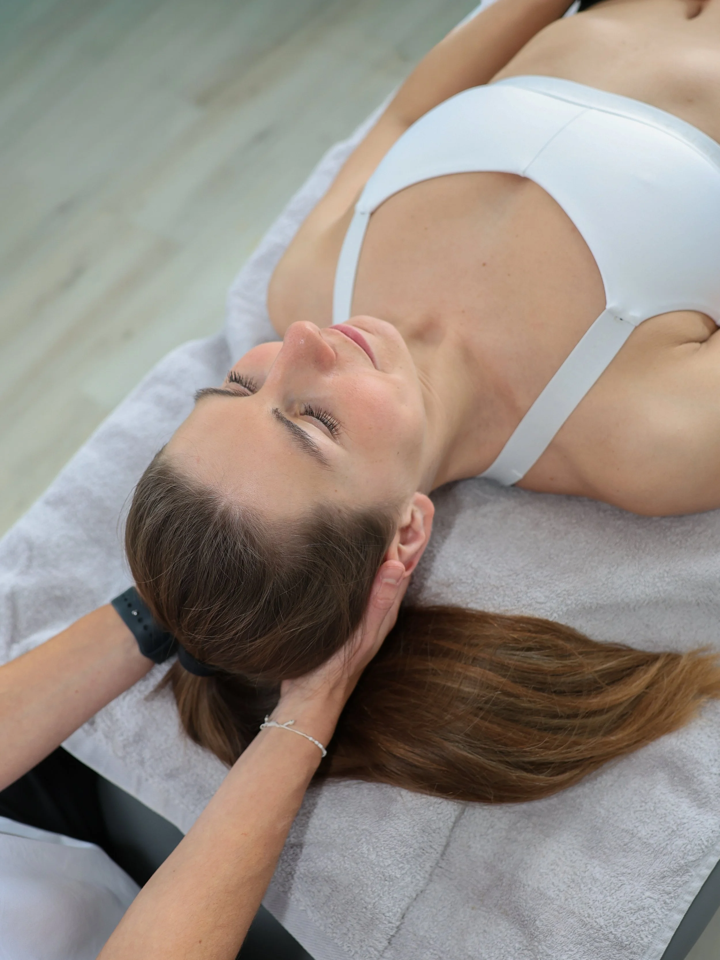 Manuelle Therapie bei akuten und chronischen Schmerzen – Physiotherapeutin Johanna Freynschlag in Gallneukirchen.