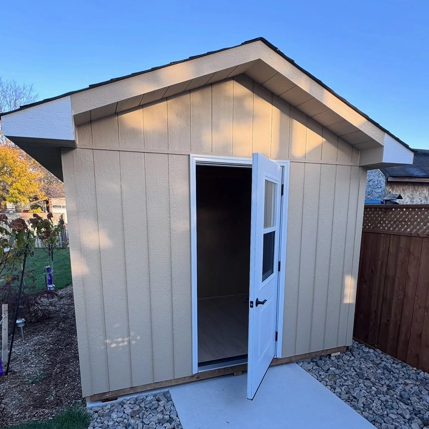Welcome home&hellip;..ah, just kidding it&rsquo;s just a shed. 🥁

📲(705)896-6756 
#sheds #shedsofinstagram #sheshed #manshed #backyard #newtecumseth #builtbyelliott