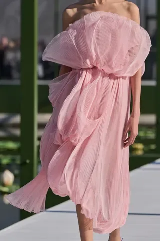 00171-christian-dior-fall-2026-ready-to-wear-detail-credit-gorunway.webp