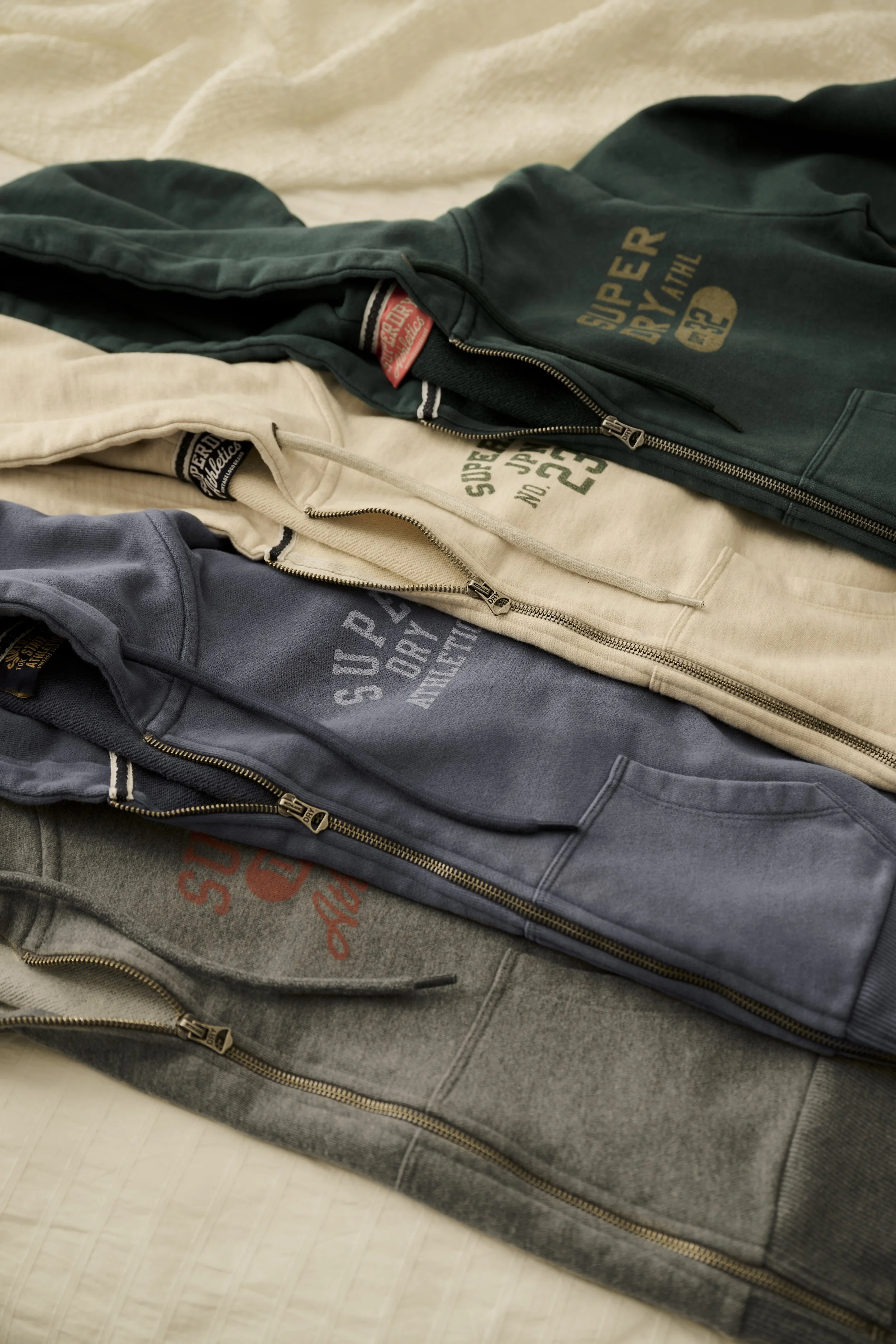 BM96_SS23 AW23_ATHLETICS_SL_4_1609.jpg