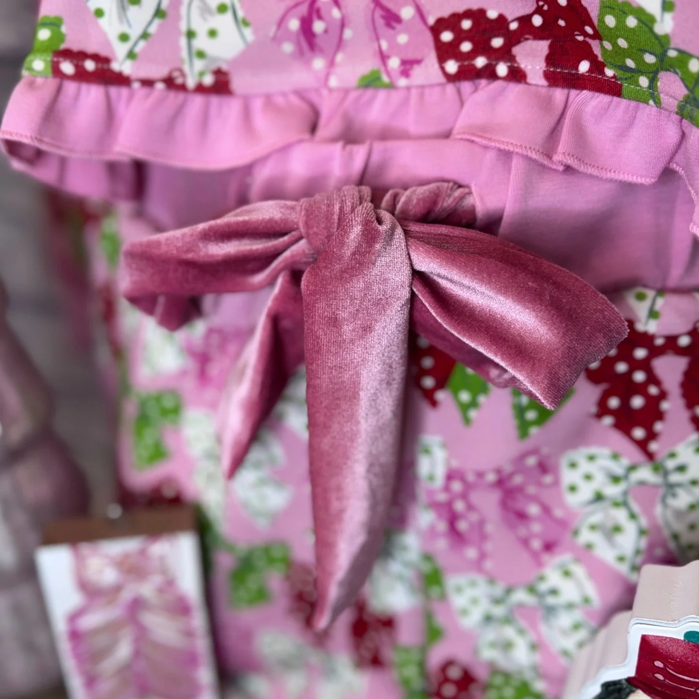 We are OBSESSED with this precious Christmas Pajamas for our ladies! Mix and match with these warm slippers! 🤩🩷🎀🎄🎅🏼

20% Off during our Holiday Open House! 🎅🏼✨