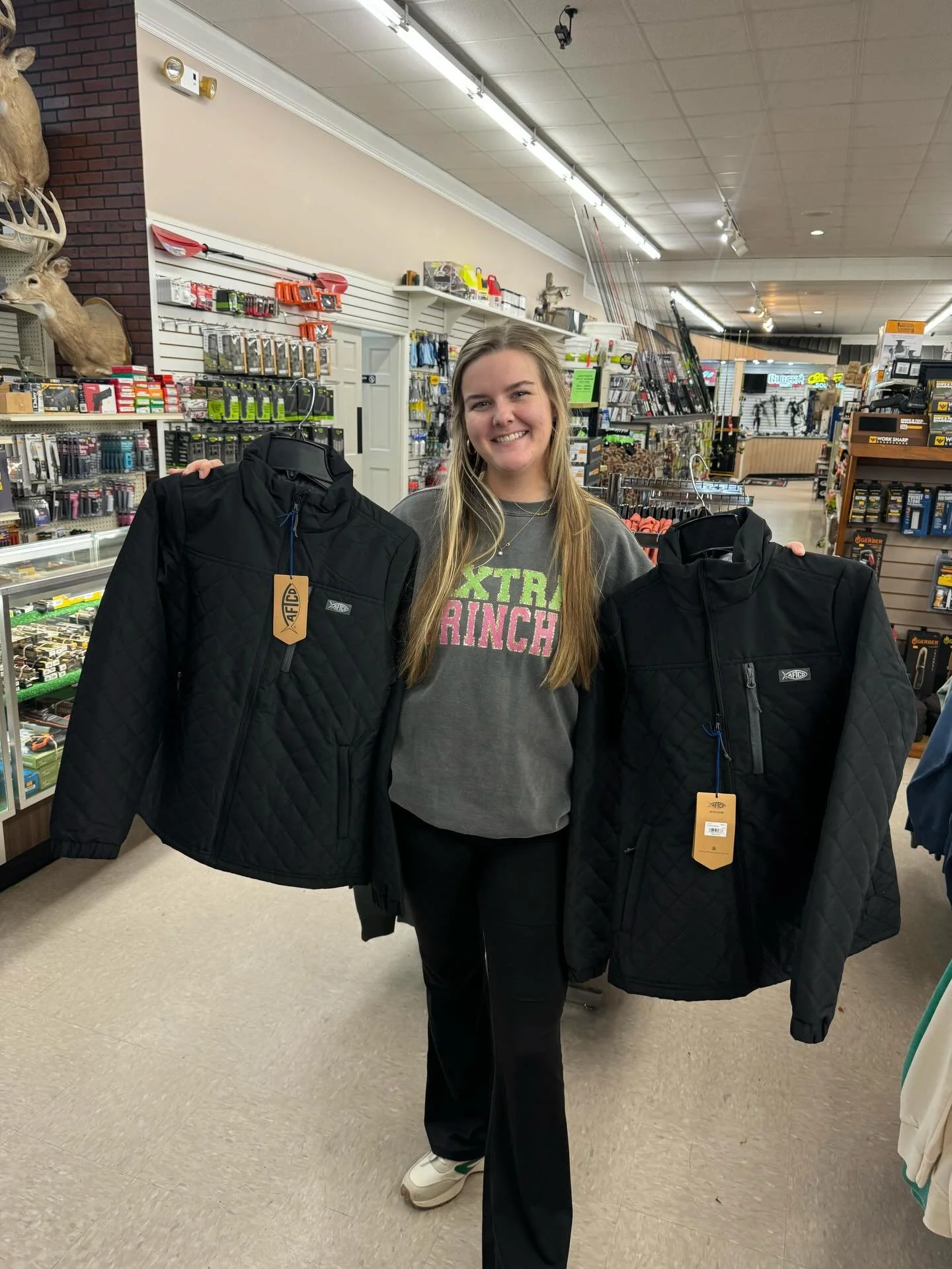 Women&rsquo;s @aftco crosswind puff jacket! Available in black!🖤
Sizes Small- XL $99🖤