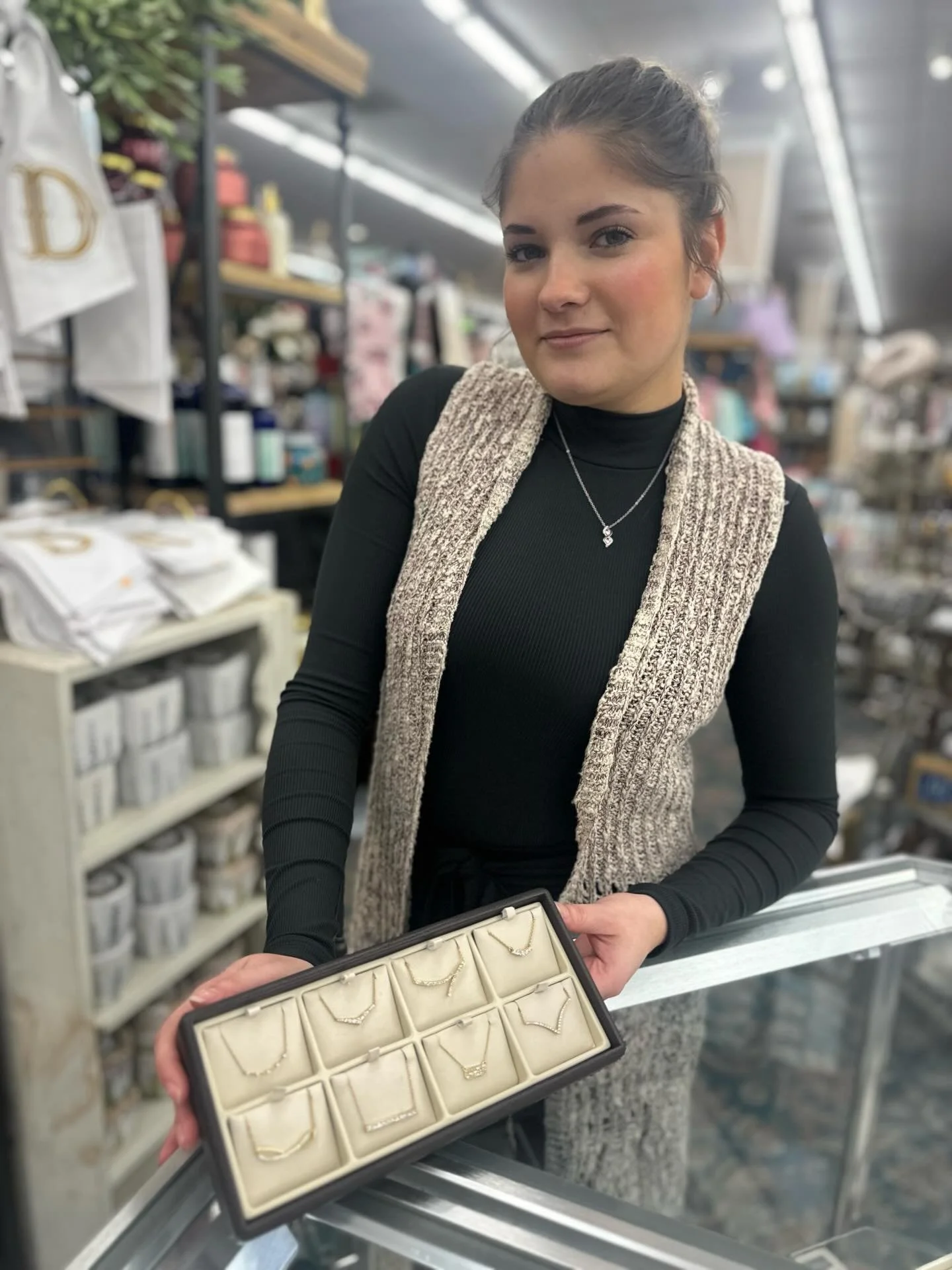 Happy Friday, friends! ❤️

💎✨We&rsquo;re kicking off the weekend with 20% OFF fine jewelry! 💎✨

Rings, necklaces, earrings &amp; more&hellip; come shop our beautiful selection and grab the perfect Christmas sparkle. 🎁