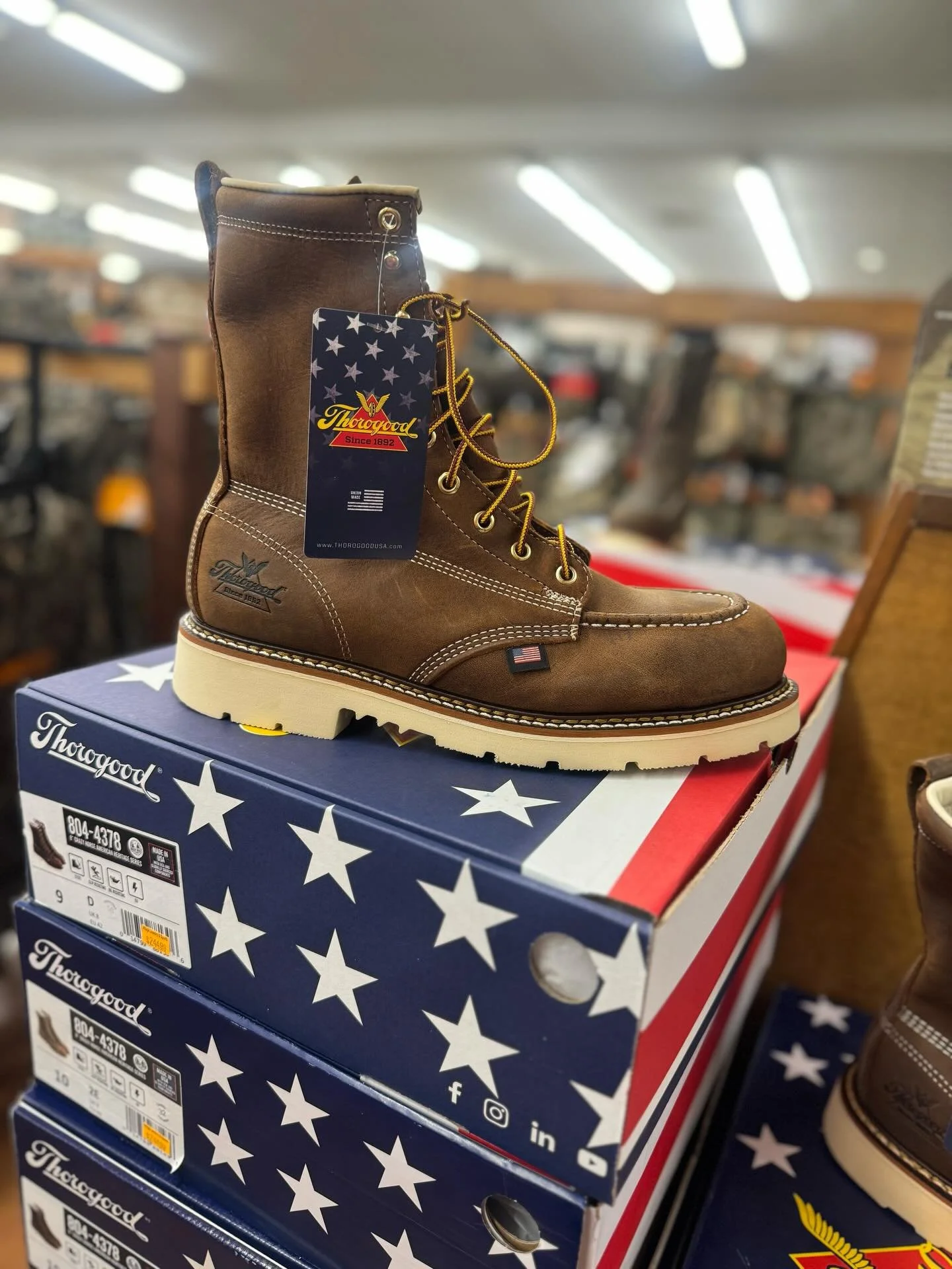 🇺🇸 Men&rsquo;s Thorogood Work Boots 
Just in time for Christmas! Durable, comfortable, and the perfect gift he&rsquo;ll use every single day. 🎄🎁