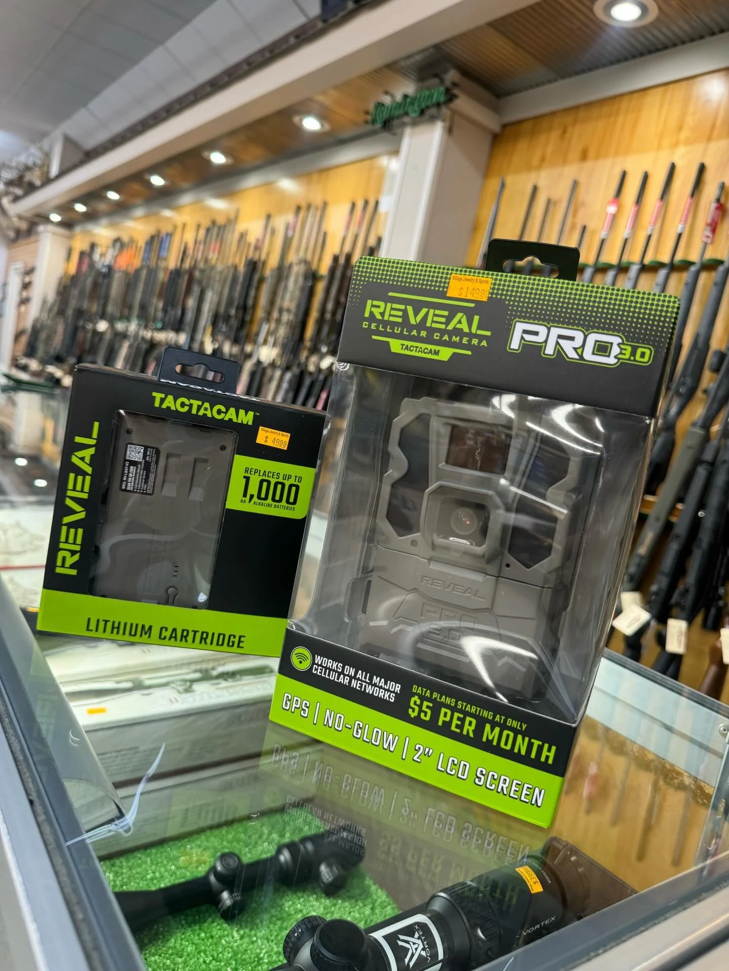 🦌📲 Stay in the know without stepping foot in the woods!
Reveal cellular trail cams + lithium cartridges available now!!😎