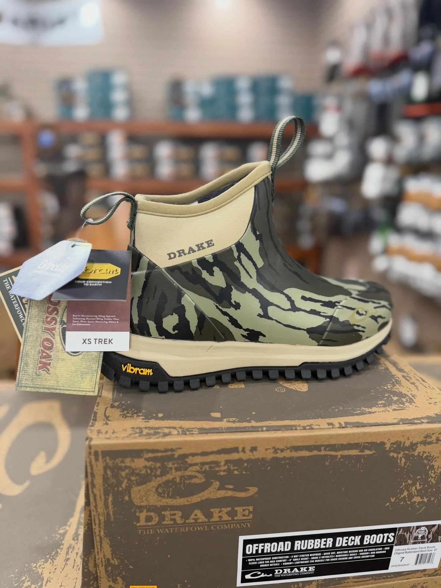 New Men&rsquo;s arrival from Drake! 🦆
Offroad Rubber Deck Boots in Bottomland camo!😎

Built for the boat, the woods, and everything in between!
@drakewaterfowl