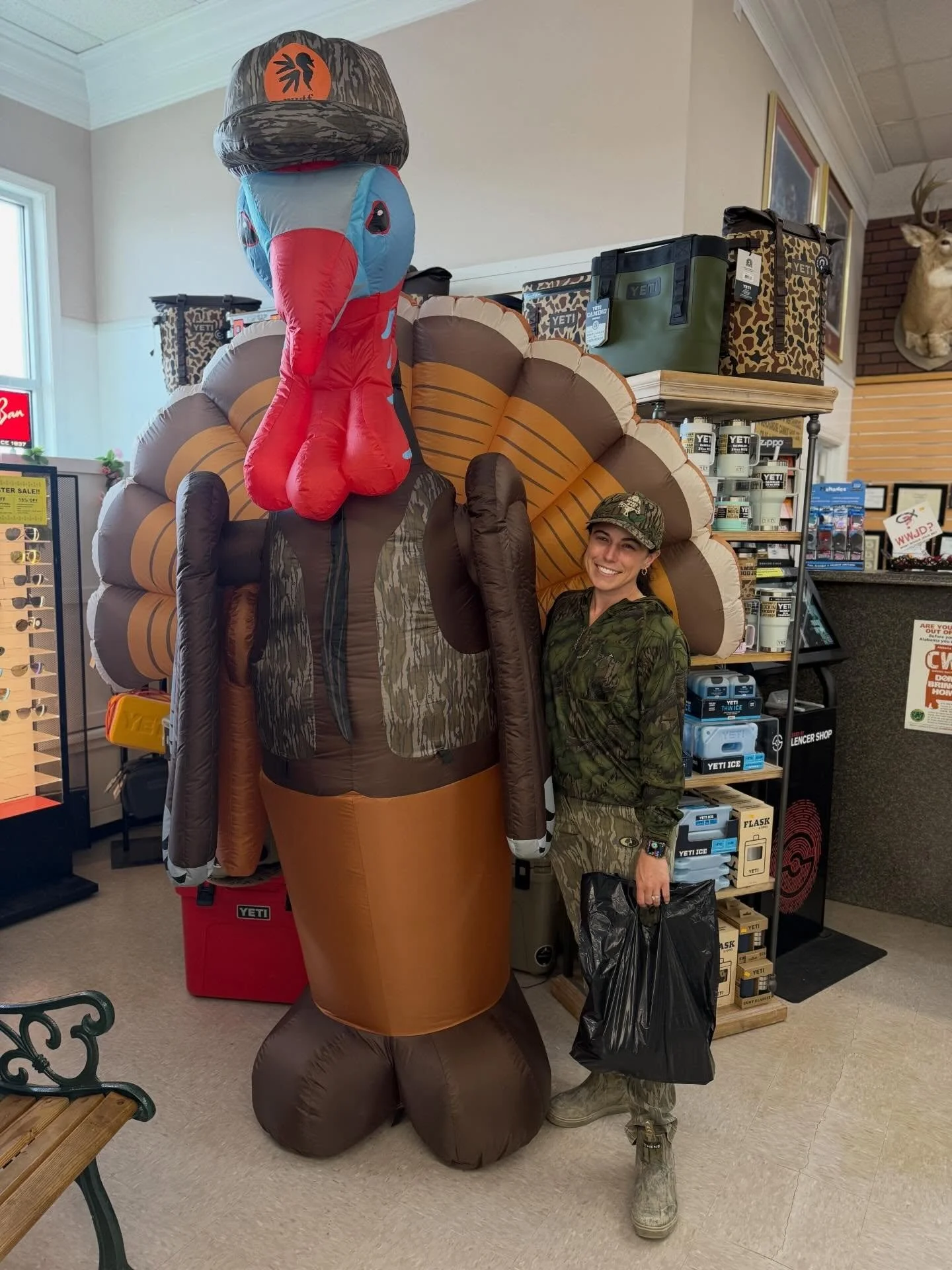 Always a fun day when our friend Macy stops by for a visit and a little shopping! 🦃👏🏻
She&rsquo;s geared up and ready&mdash;good luck this season!!😎