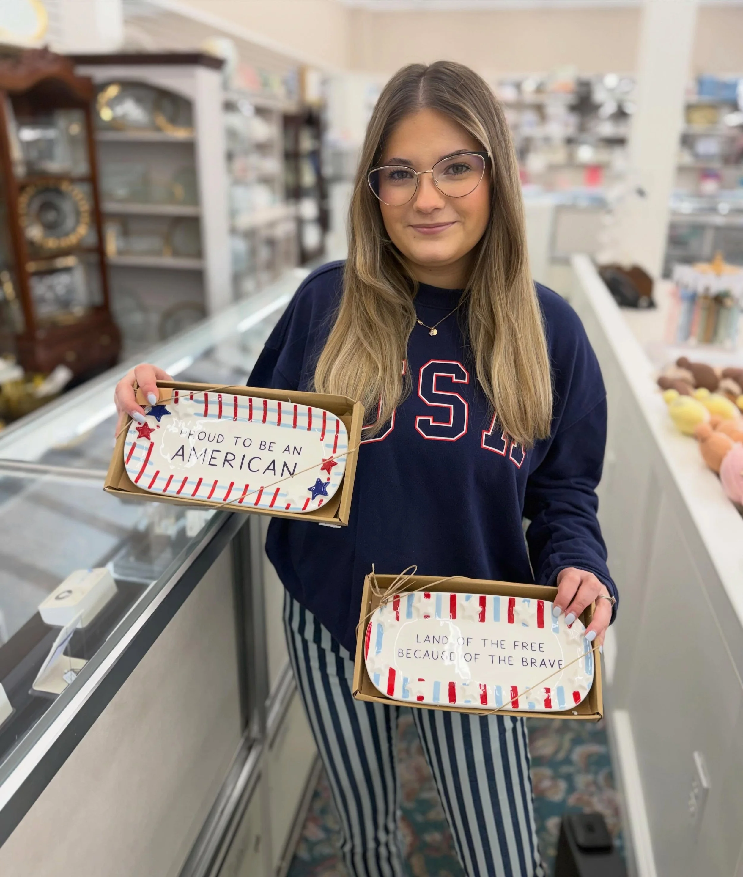 🇺🇸❤️ Red, white &amp; cute!!!
These patriotic trays are the perfect touch for all your summer gatherings, cookouts, and holiday parties! ✨

🇺🇸 Small trays &mdash; $21.99
🇺🇸 American flag tray &mdash; $32.99

Come shop our patriotic favorites at