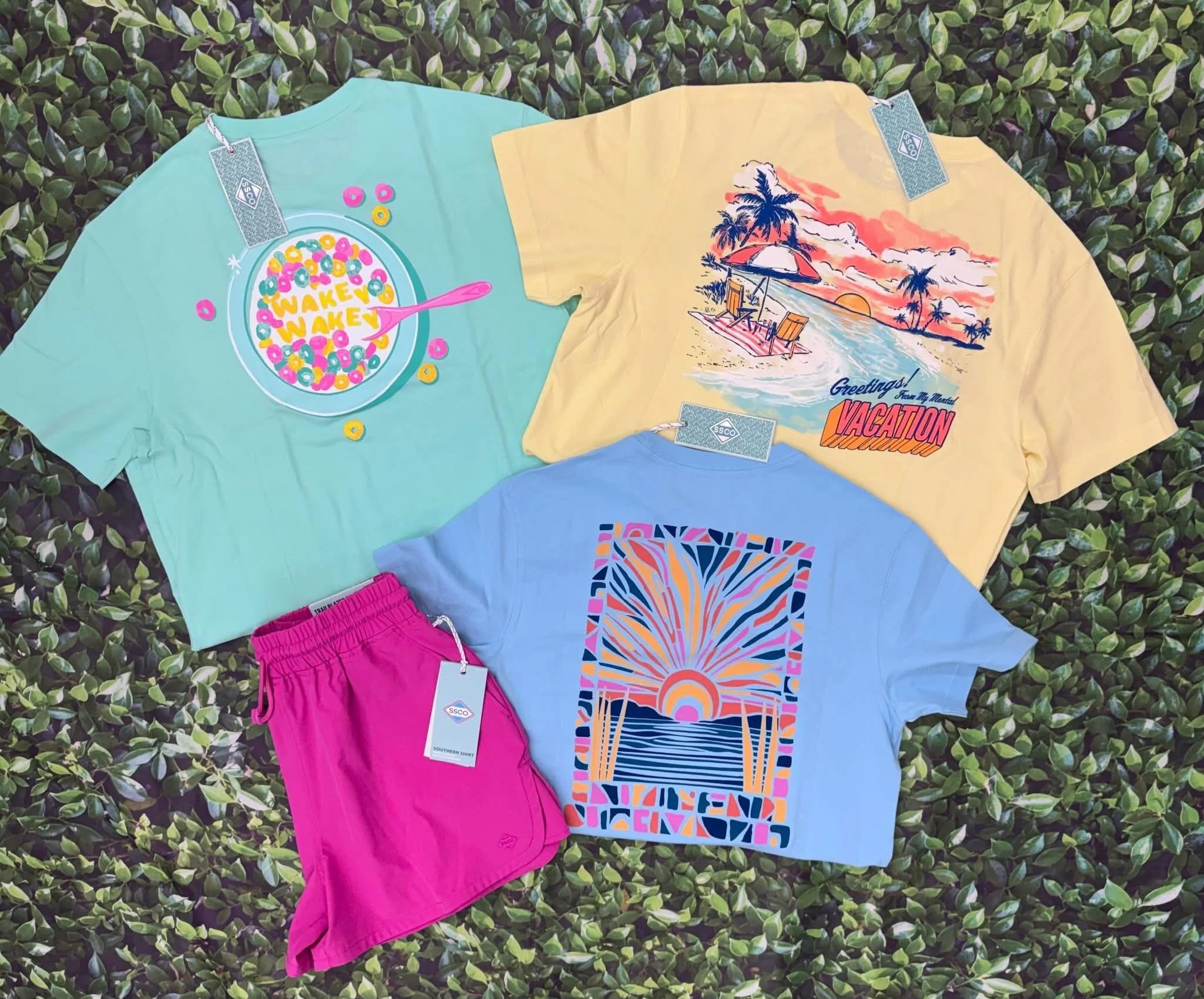☀️ Southern Shirt Company Saturday ☀️
Bright colors + summer vibes 😍🌴🩷
Come shop these cute new women&rsquo;s arrivals before they&rsquo;re gone! 🛍️