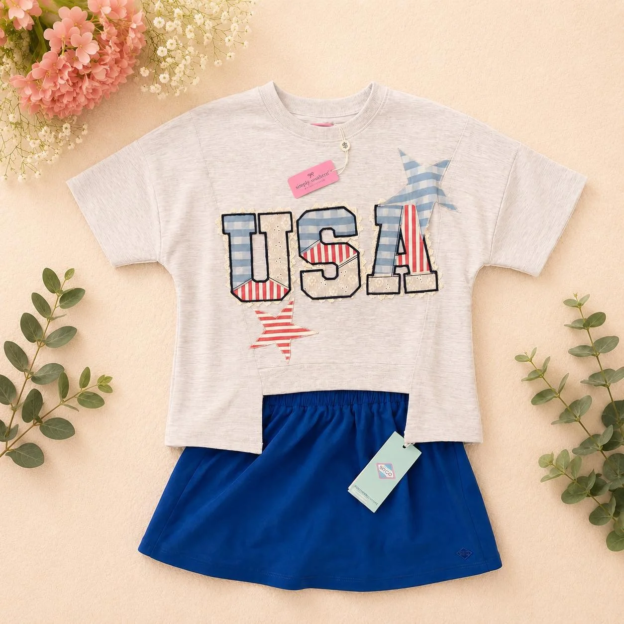 🇺🇸Red, white, and cute! 🇺🇸
This is Simply Southern USA top paired with an SSCO skort is the perfect outfit for summer celebrations, backyard cookouts, and Fourth of July fun! ❤️