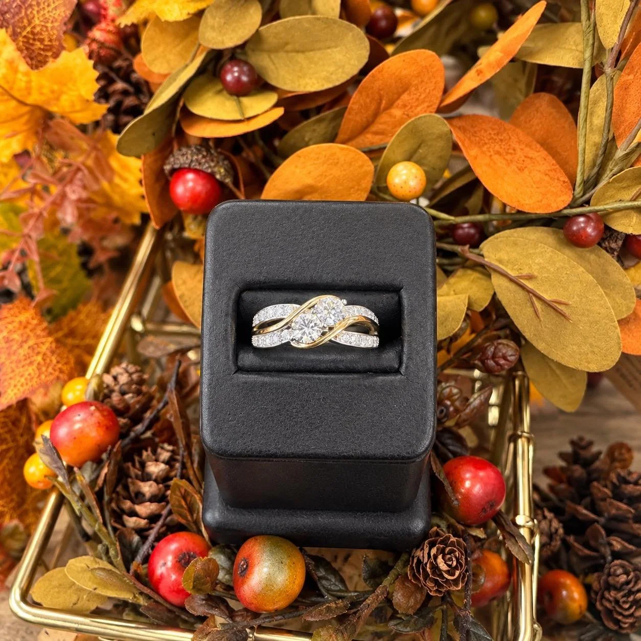 Falling for this gorgeous ring!🍂💍✨ Come see us and find the one that feels like forever.🤎