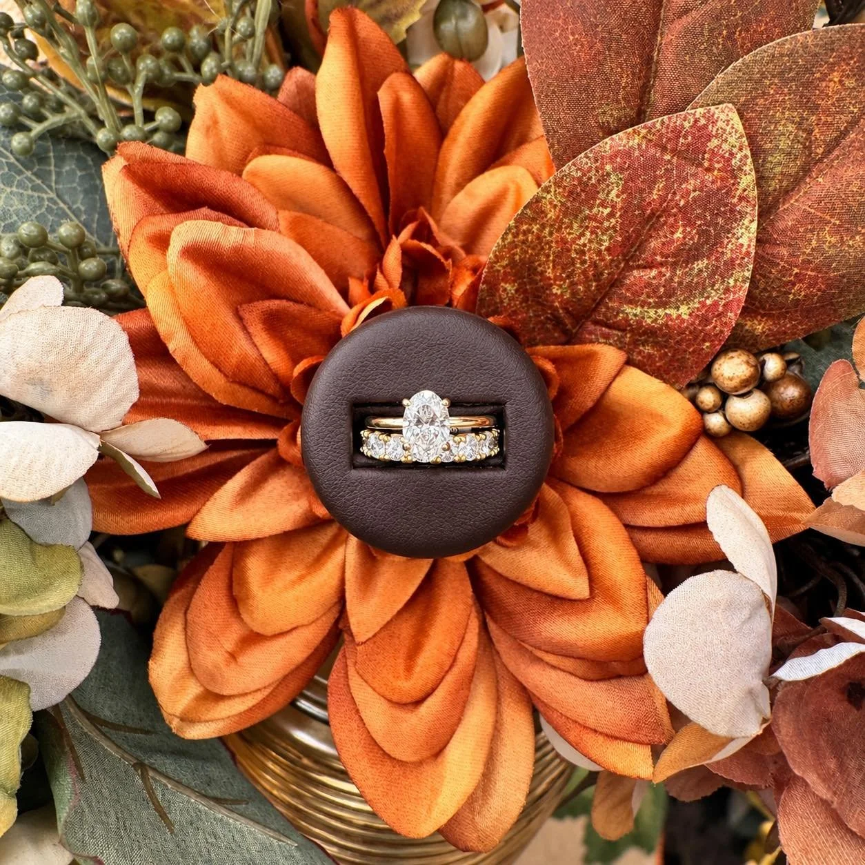 Falling in love has never looked so good! 
The perfect sparkle for a forever kind of love! 🍂💍🤎