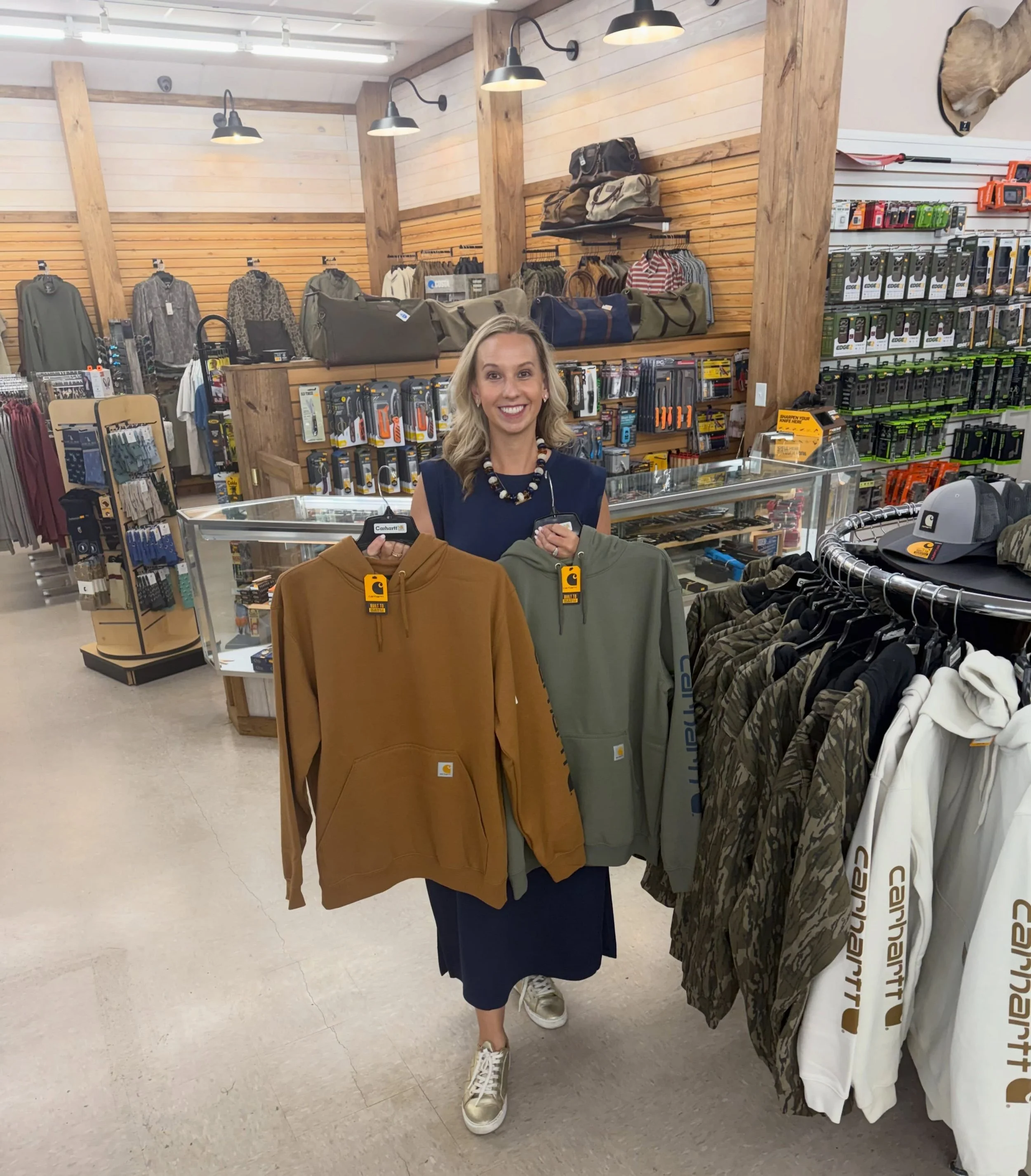 Saturday + cooler temps = Carhartt sweatshirt weather! 🍂🙌 Grab his favorite for $59.99&hellip; then borrow it later! 🤭 Come see us at Village!

#Carhartt #SweatshirtWeather #ShopLocal