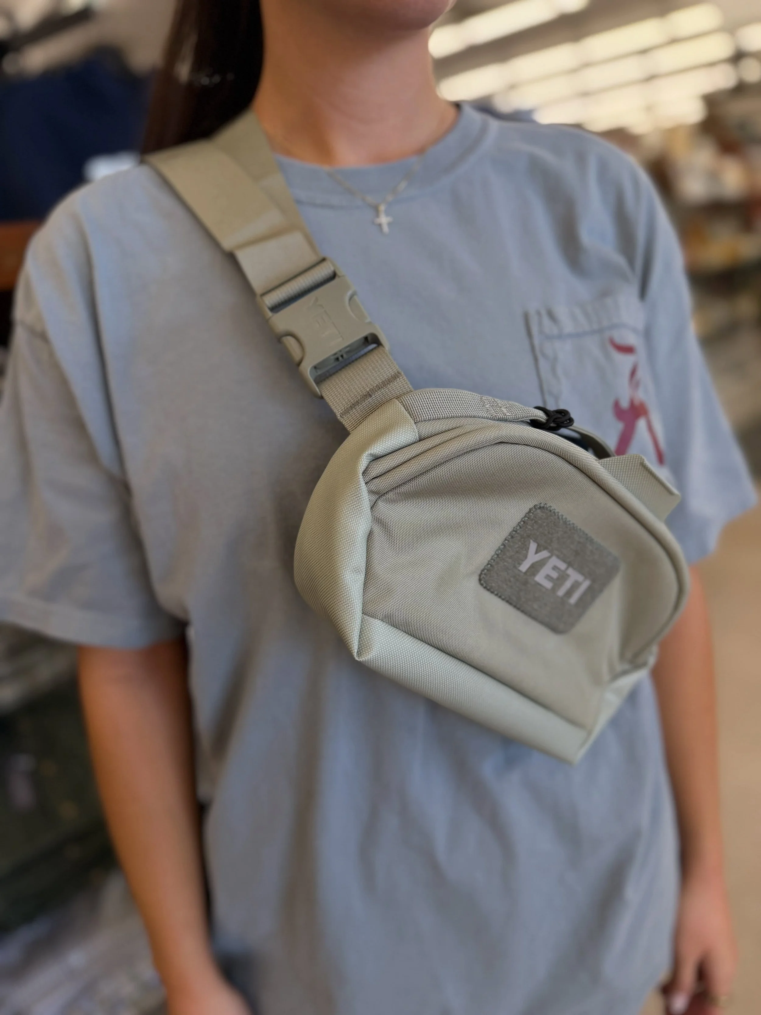🤩🤎 YETI, but make it hands-free! 🙌🏼

We are LOVING these YETI Ranchero Belt Bags! 😍 Perfect for ballgames, shopping, traveling, or just being on the go!

one gorgeous neutral color, and SO many ways to wear them!