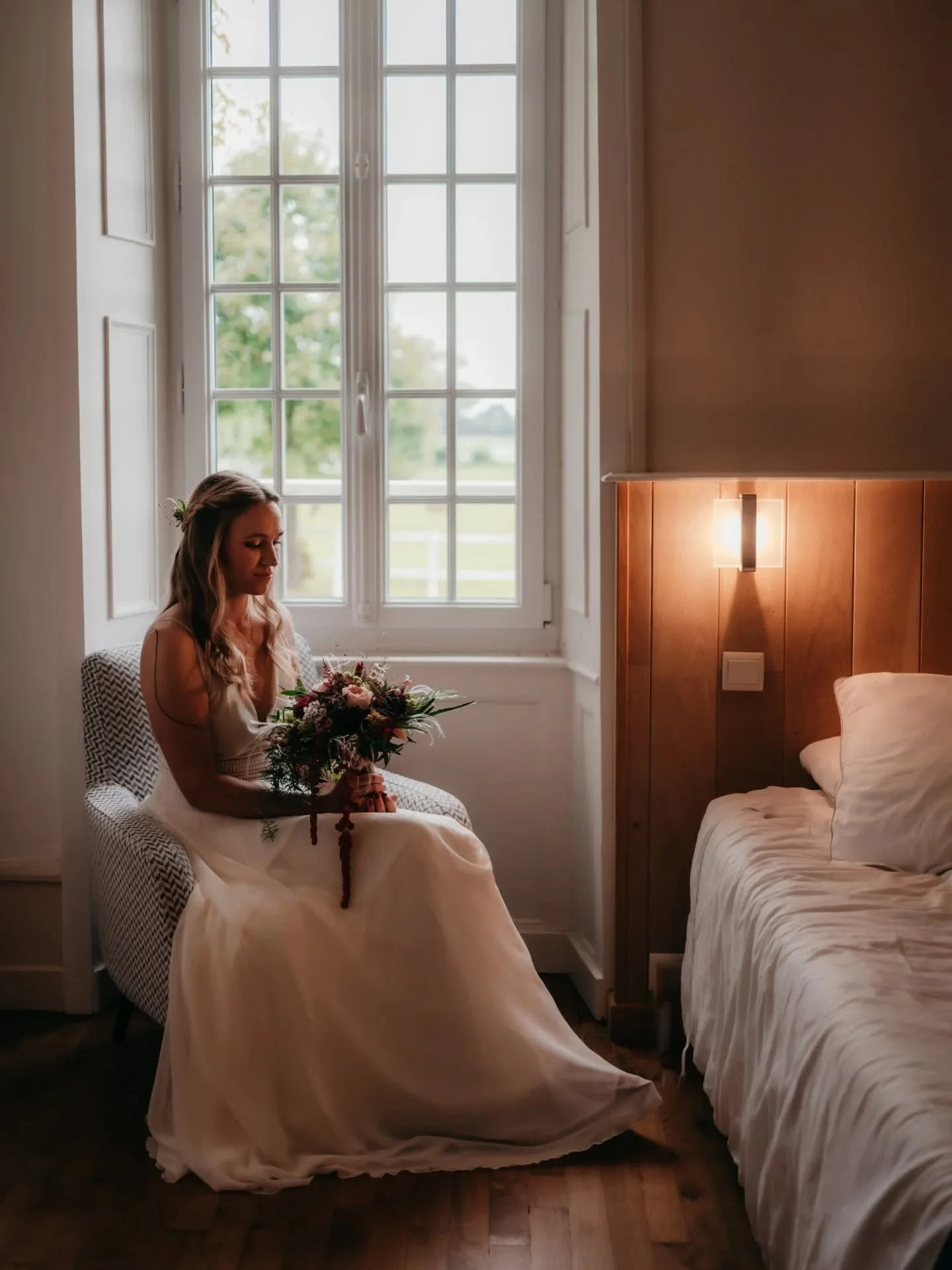 Le mariage d&rsquo;Aliz&eacute;e et Yohann, au magnifique @domaineduharasdelachaine . Ce lieu a tellement de charme, entre la salle de l&rsquo;hippodrome et les chevaux pr&eacute;sents tout autour&hellip; un vrai petit paradis 🐴🤍

Je vous laisse sw