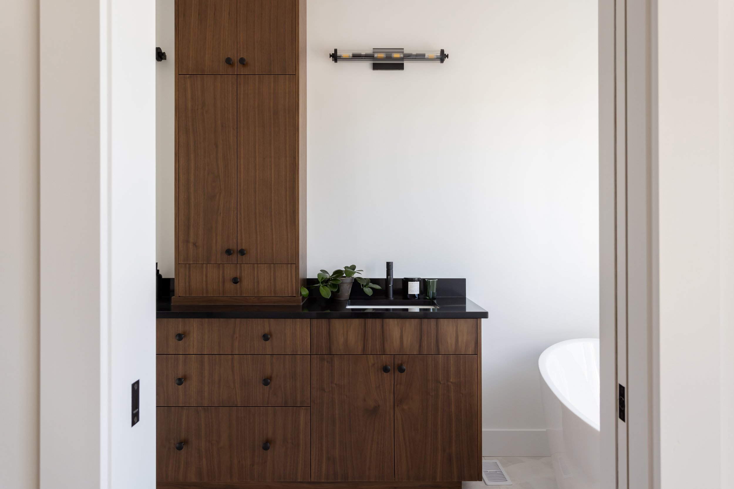 ErinVSDesign-56Bloomington-Ensuite-03.jpg