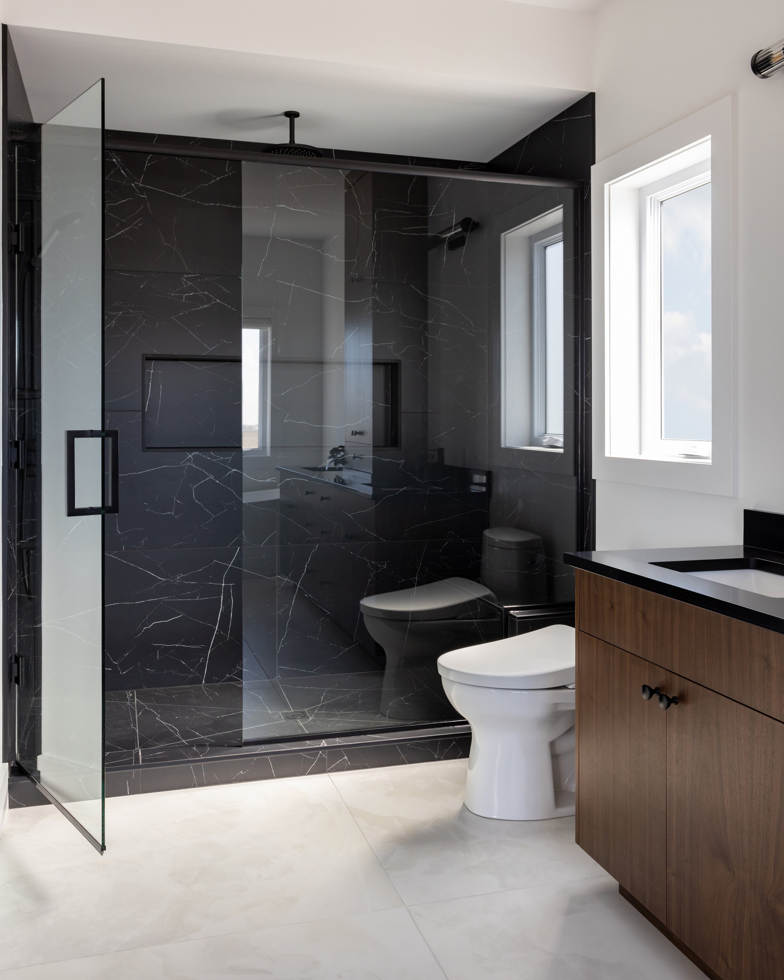 ErinVSDesign-56Bloomington-Ensuite-08.jpg