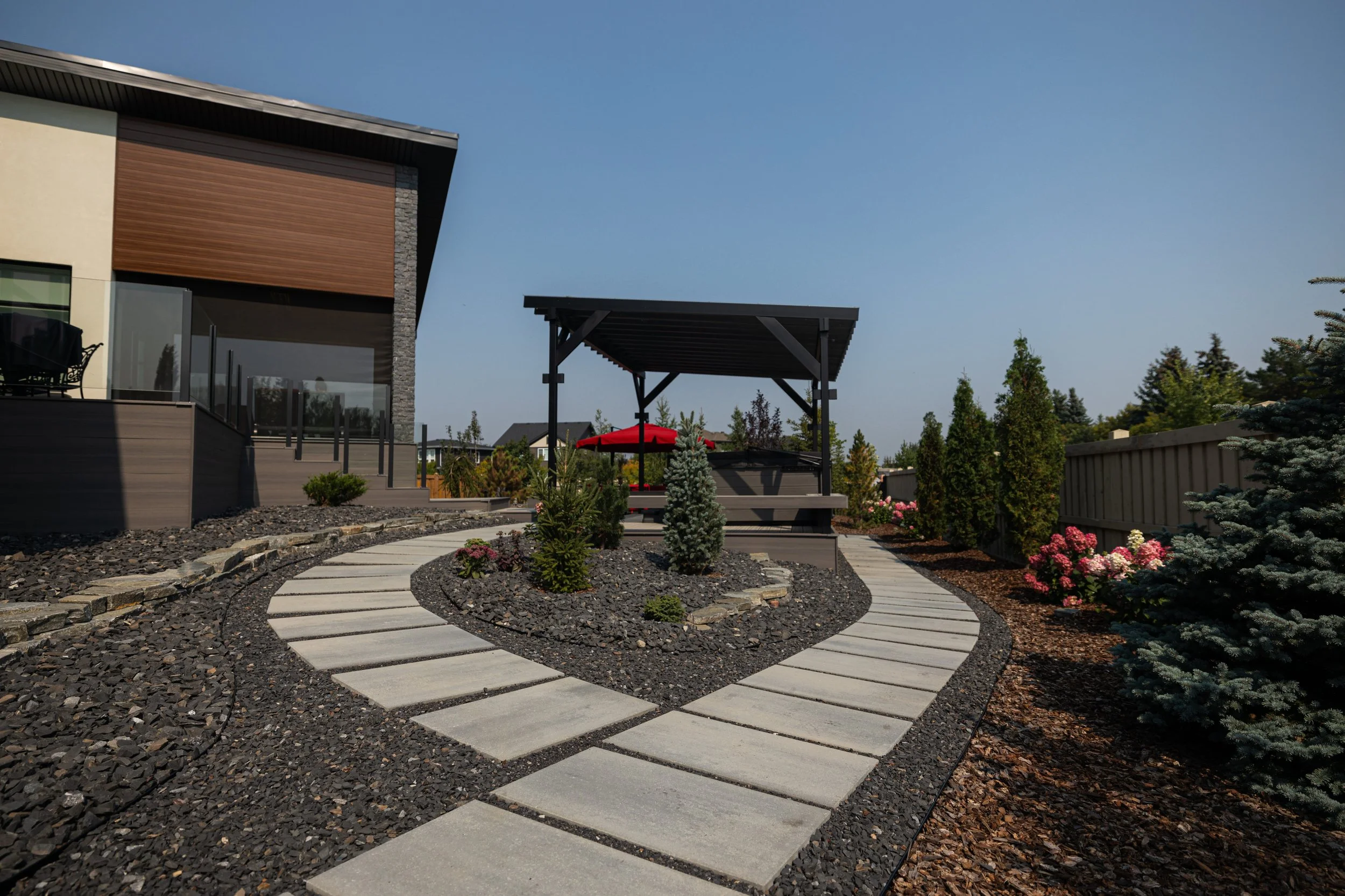 Backyard pathway using stepping stones