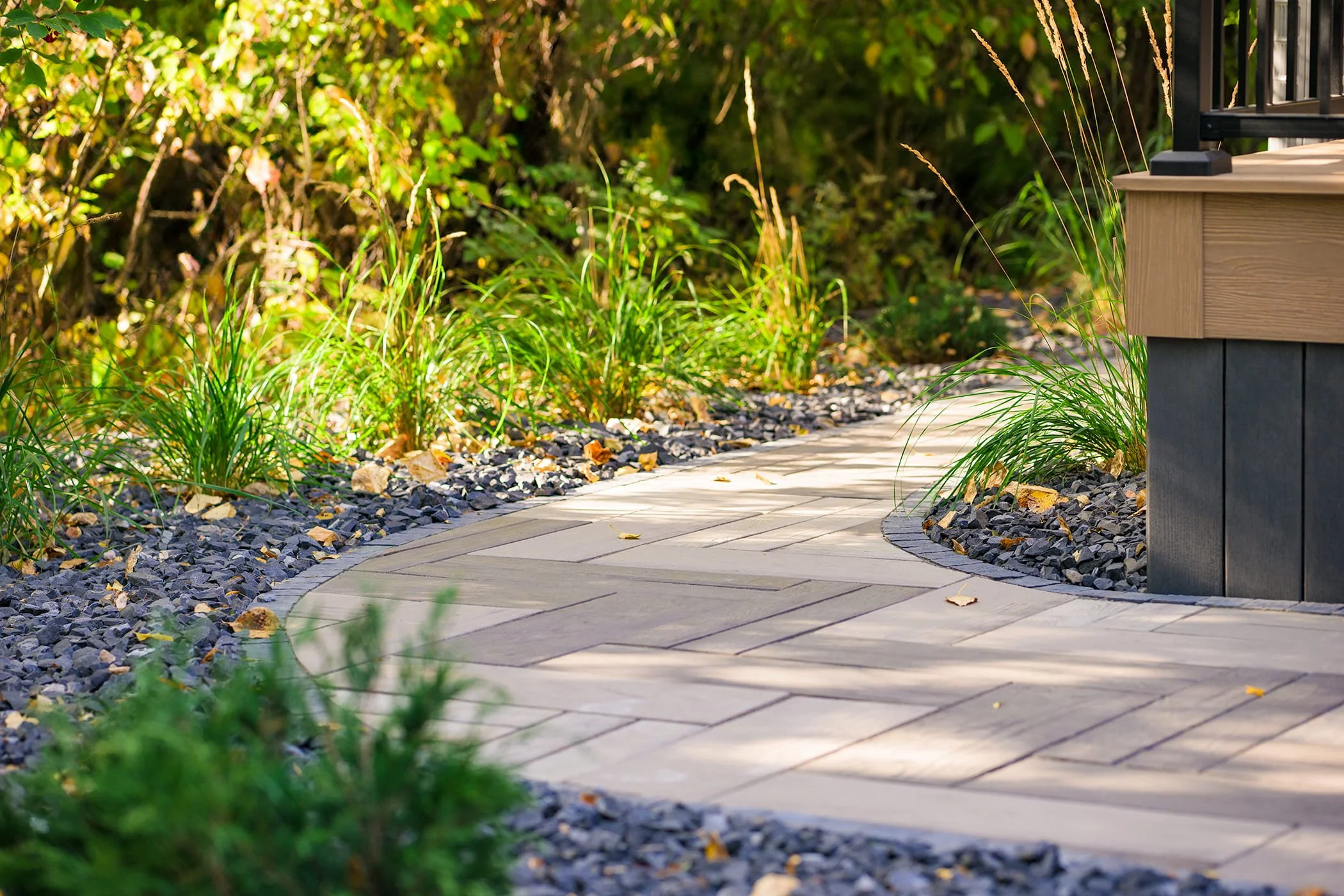 Paving Stones vs. Concrete: Why Paving Stones is the Best Choice for Your Driveway and Pathways
