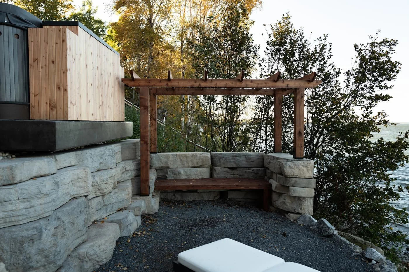 Custom bench built into a retaining wall using magnum stone 