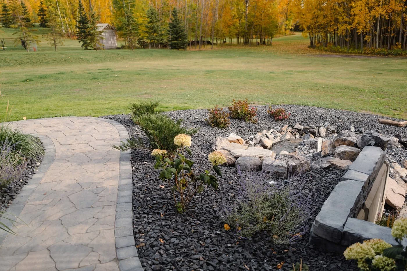 Mega Libre walkway in rustic with a charcoal border surrounded by rundle rock