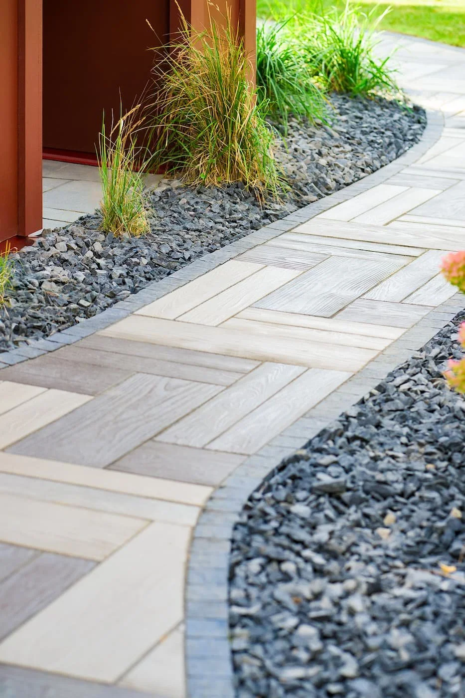 Borealis paving stone walkway bi colored with a squadra border