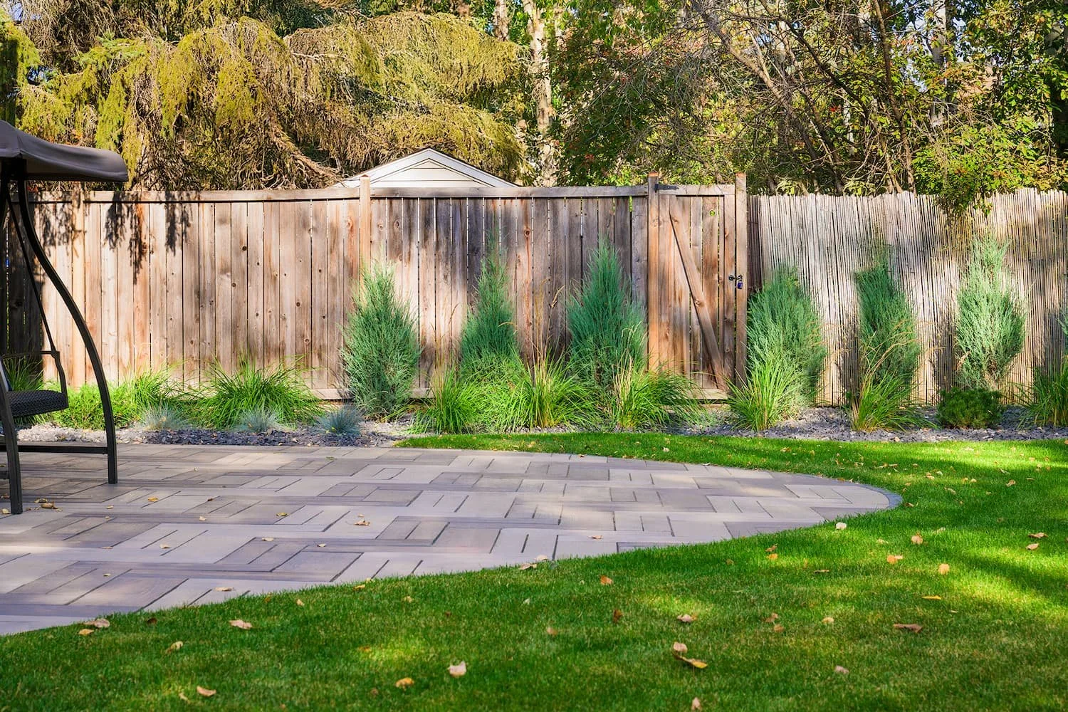 Borealis paving stones in Smoked Pine and Hazelnut Brandy in a custom pattern with a charcoal border