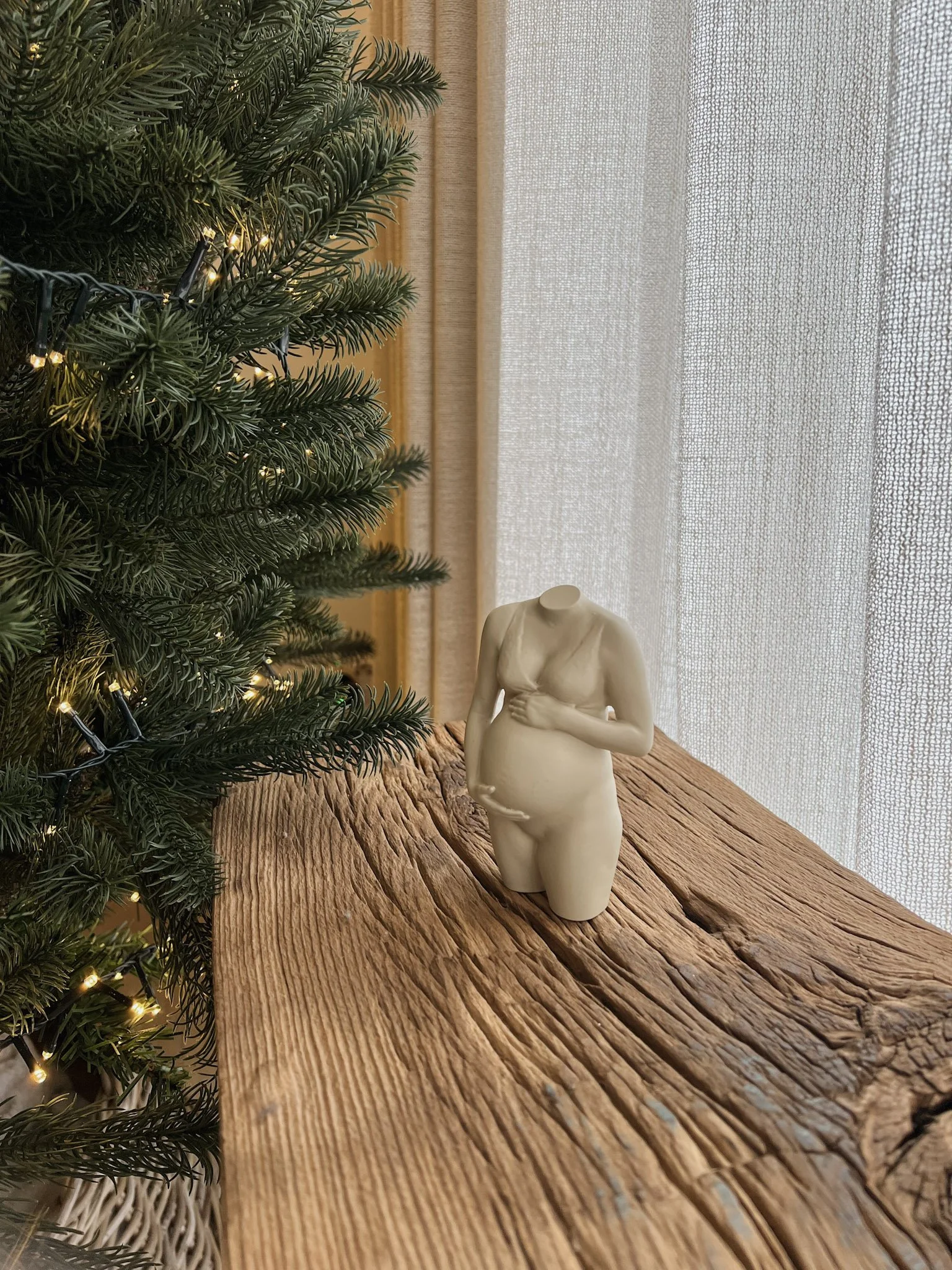 zwangerschapsbeeldje beige