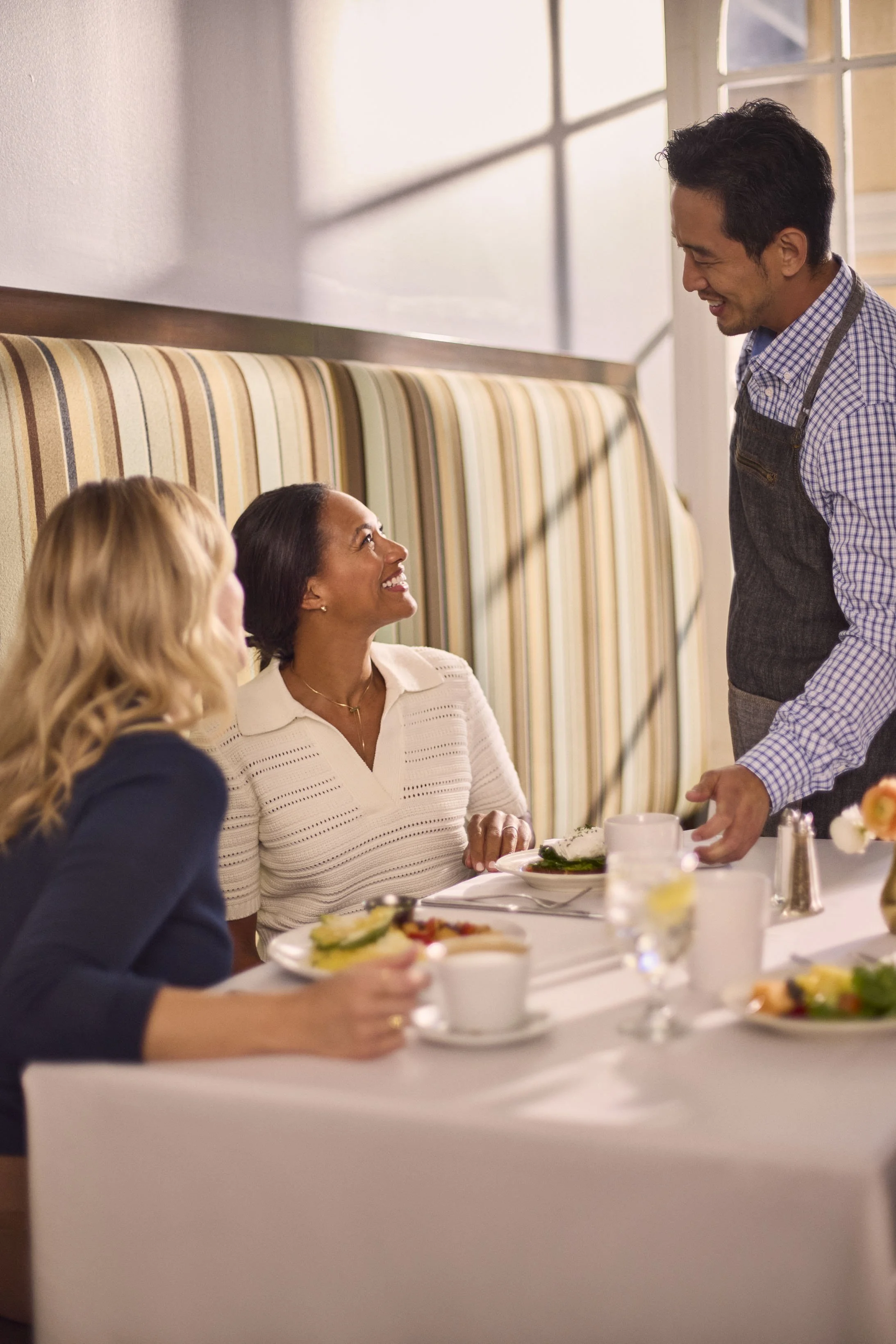 260610_SB_IHG_CrownePlaza_17_Restuarant_Breakfast_4651_B copy.jpg