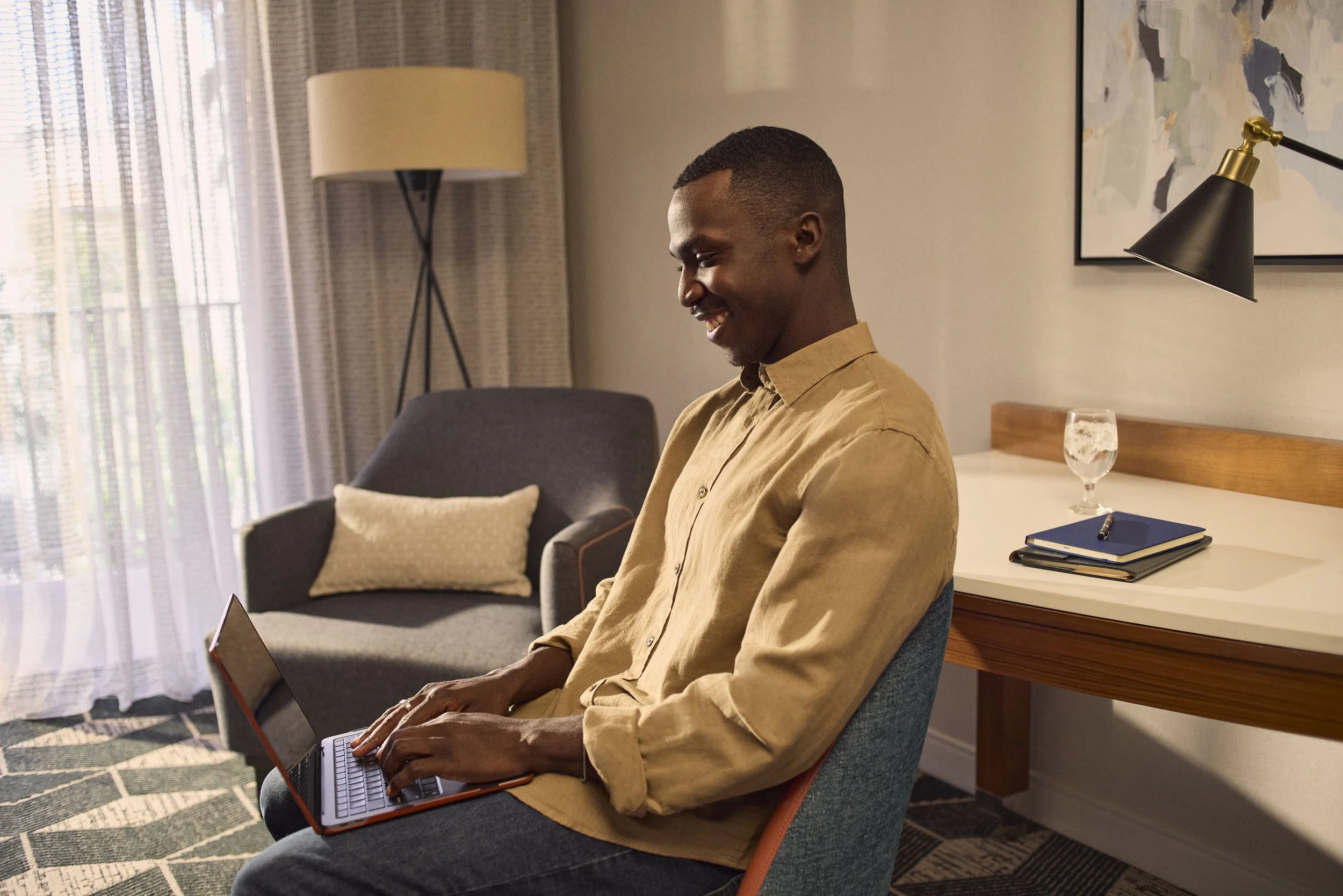 260610_SB_IHG_CrownePlaza_16_Guest_Room_Business_4116_B copy.jpg