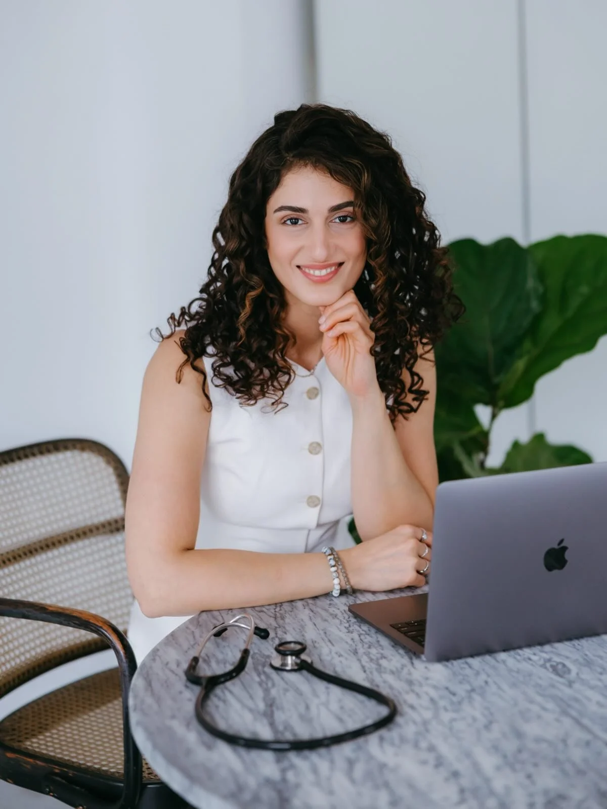 Hi, I&rsquo;m Dr. Jasmine Karimi, ND 🌿🩺 I&rsquo;m a licensed Naturopathic Doctor in Vancouver, and I&rsquo;m thrilled to begin this next chapter at @eastvanintegratedhealth 🎉
 As a naturopathic doctor with extensive mentorship in Bowen therapy and