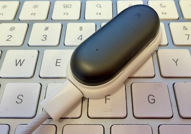 Plaude NotePin and the lanyard to wear around your neck.