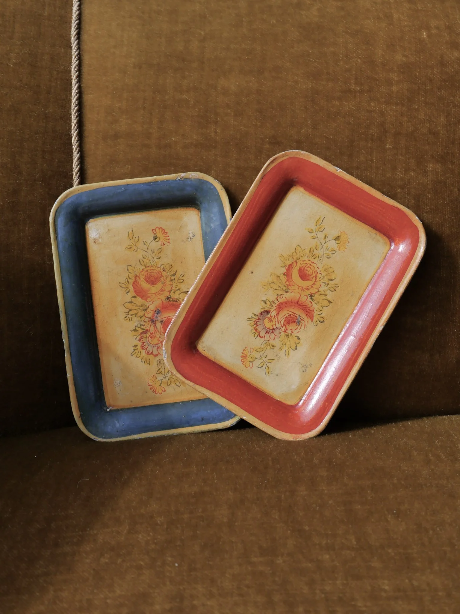 floral papier-mâché trays