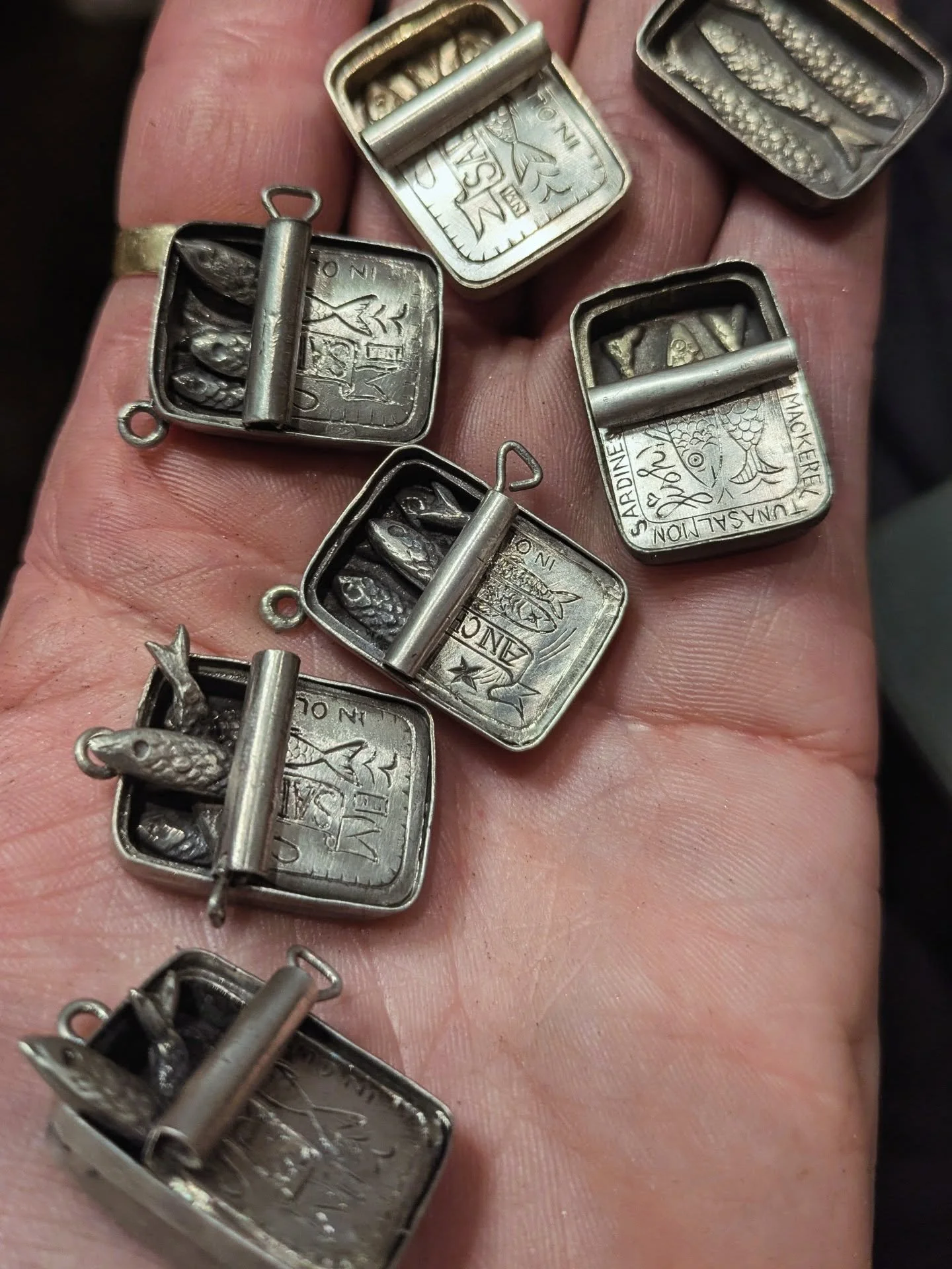 Fish! 
These aren't done, but getting there.
.
.
.
#tinnedfish
#sardines