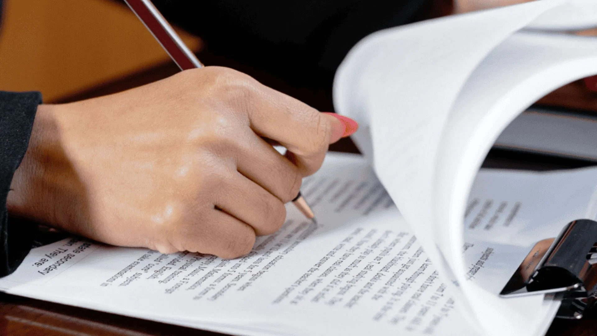 Estate planning attorney reviewing and signing probate avoidance documents in Florida