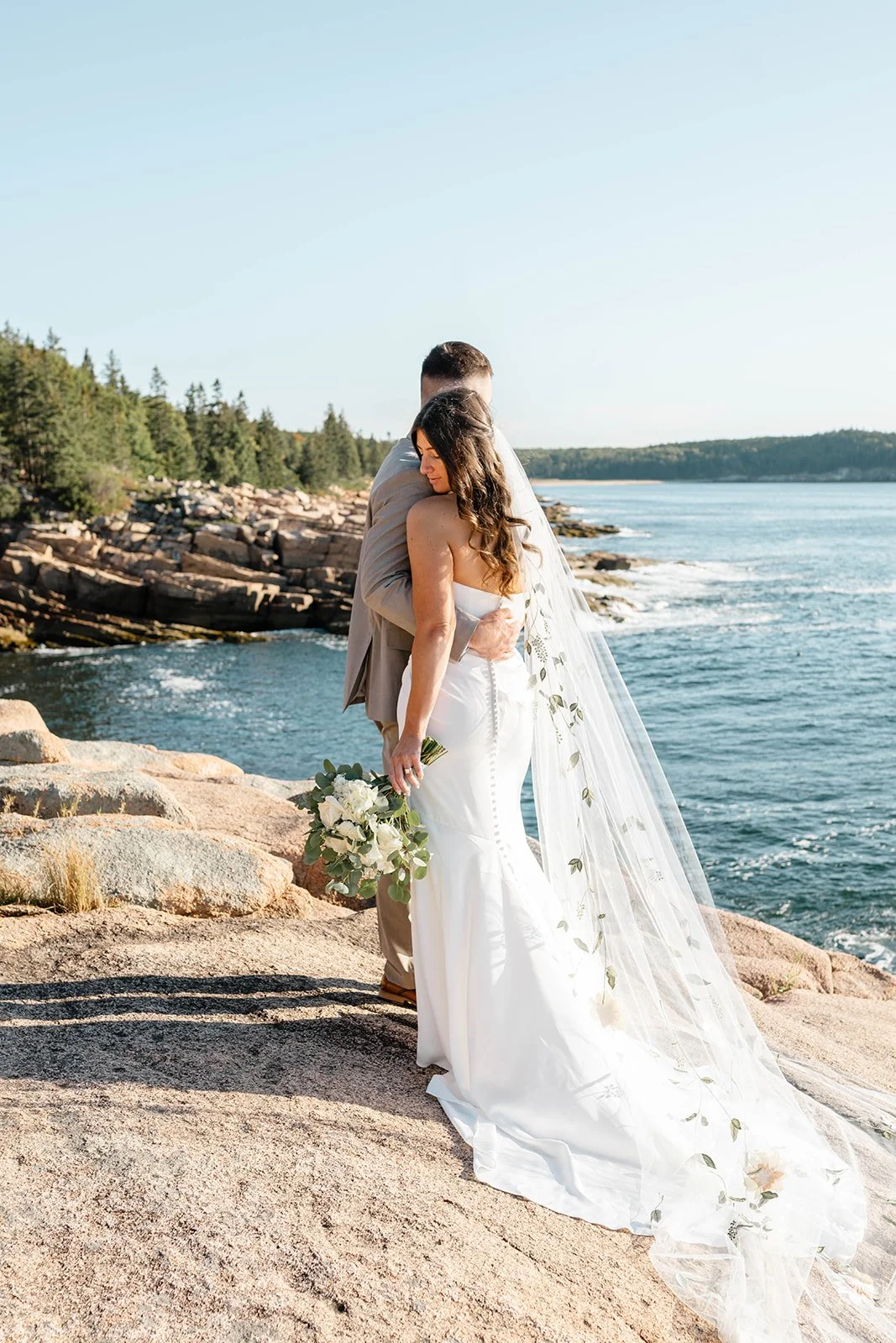 dreamy sunrise maine elopement on the cliffs