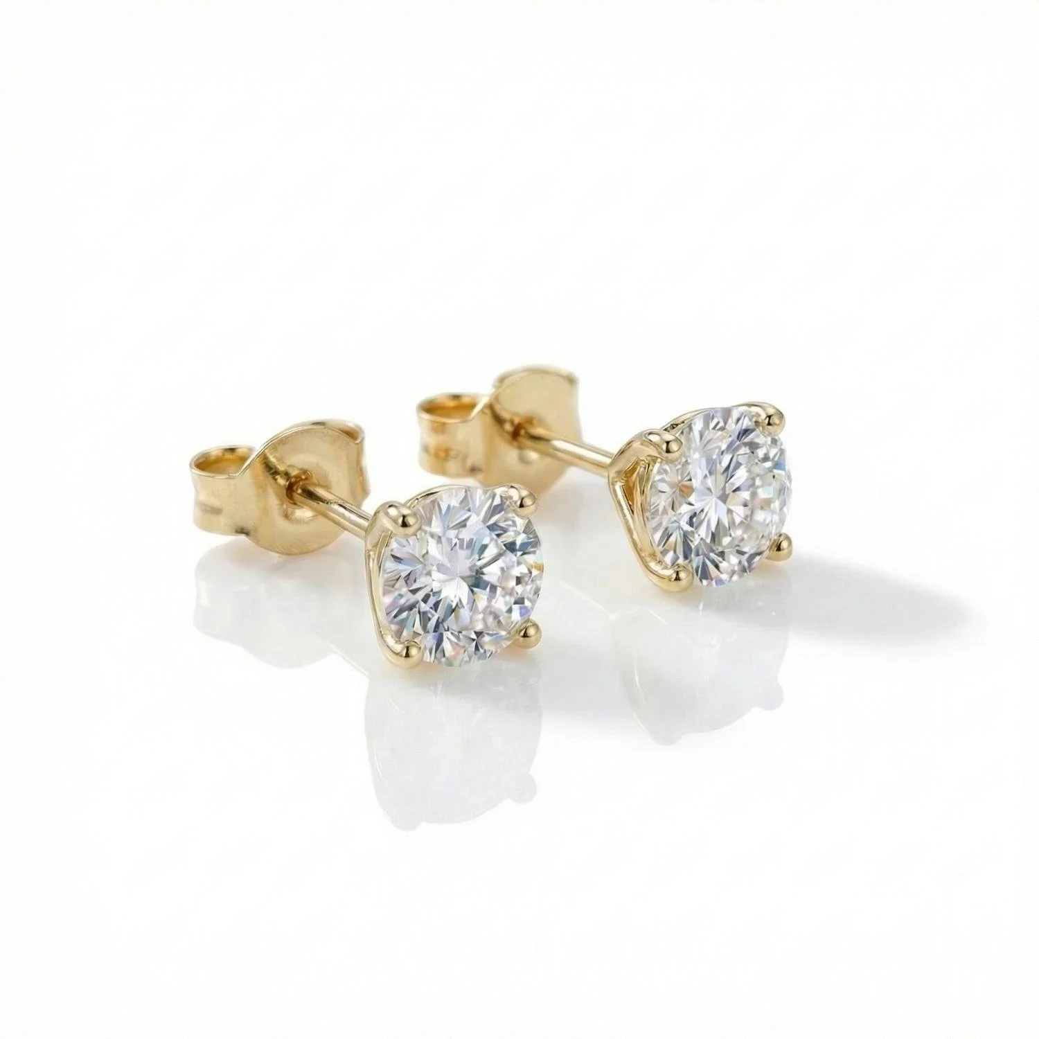 Round Diamond Stud Earrings