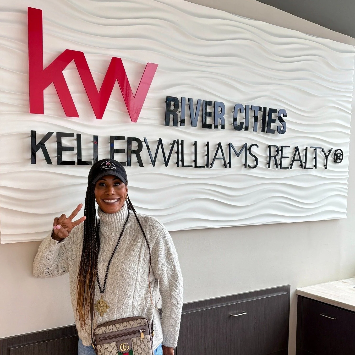 ✨ Please join us in welcoming Mia to our brokerage! We&rsquo;re thrilled she chose to partner with us and look forward to supporting her continued success. 🎉🏡