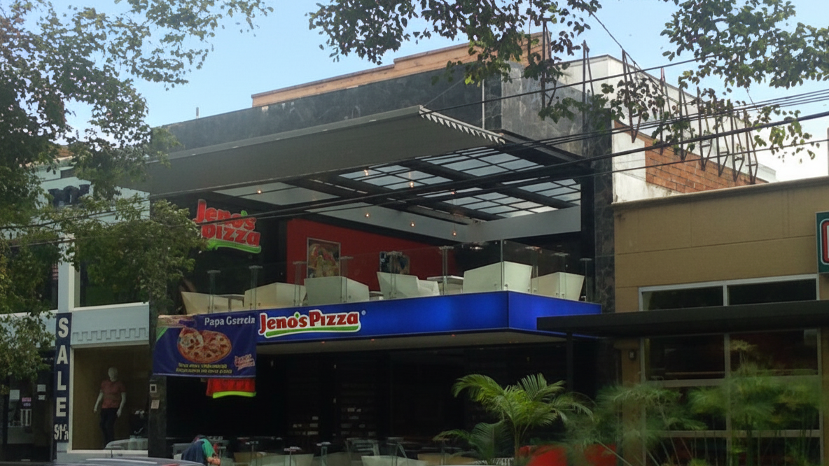 Foto de la sucursal Jeno´s Pizza en Medellín, Colombia, cuyo diseño fue realizado por el arquitecto  colombiano Jorge Eduardo Acosta Acosta