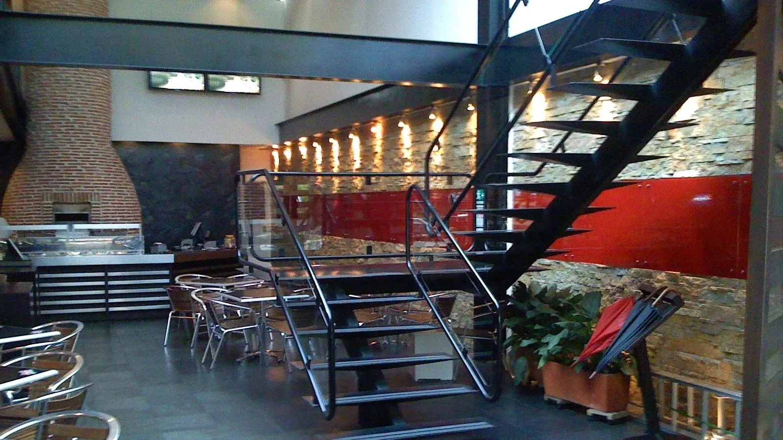 Foto de la sucursal Jeno´s Pizza en Medellín, Cartagena, Colombia, cuyo diseño fue realizado por el arquitecto colombiano Jorge Eduardo Acosta Acosta